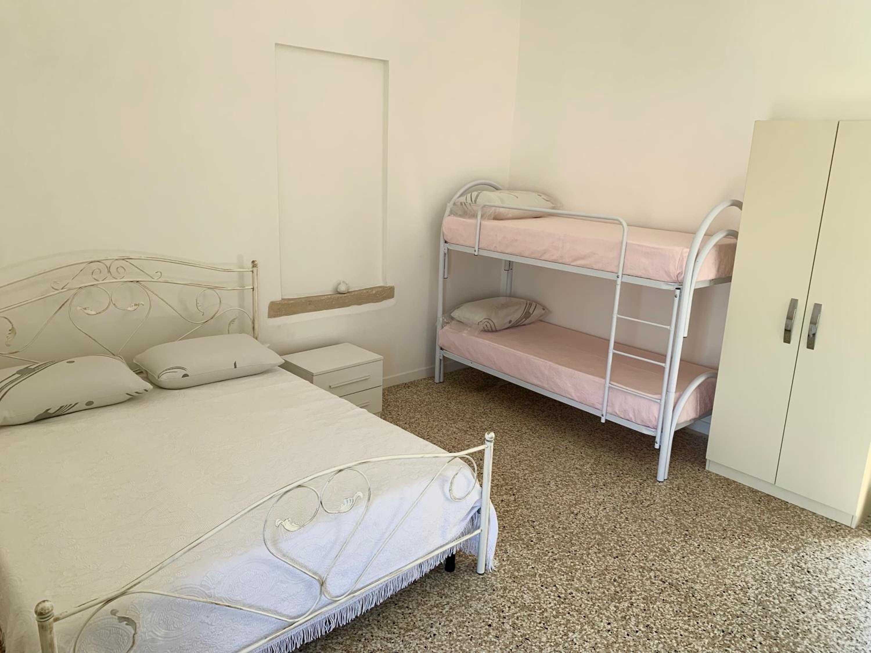 One-Bedroom House photo 1