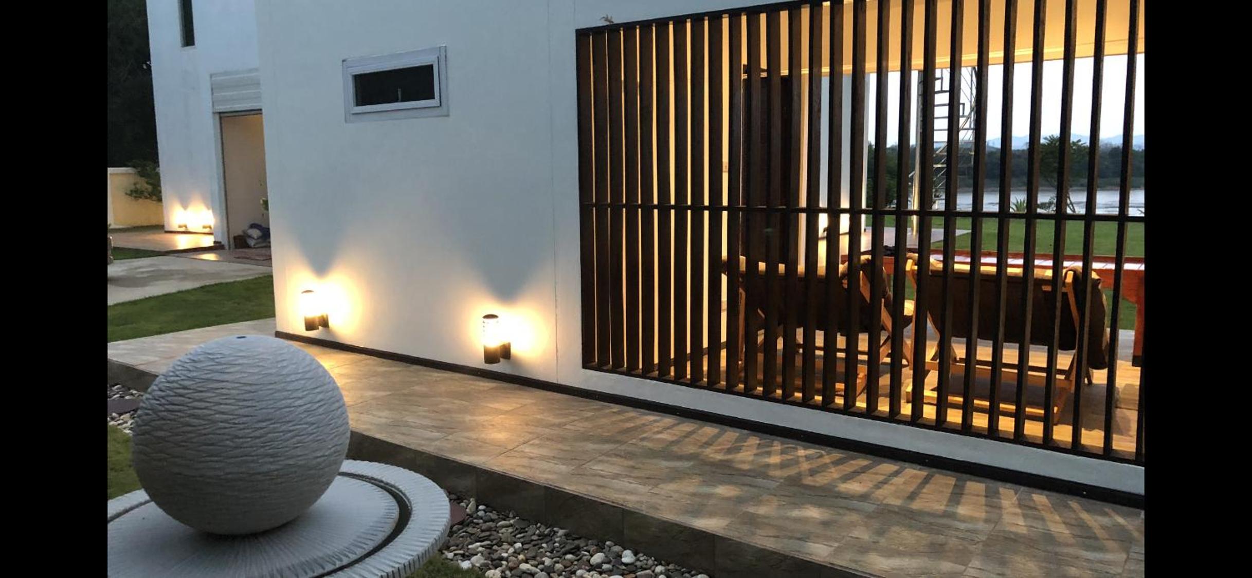 Villa - Photo 2