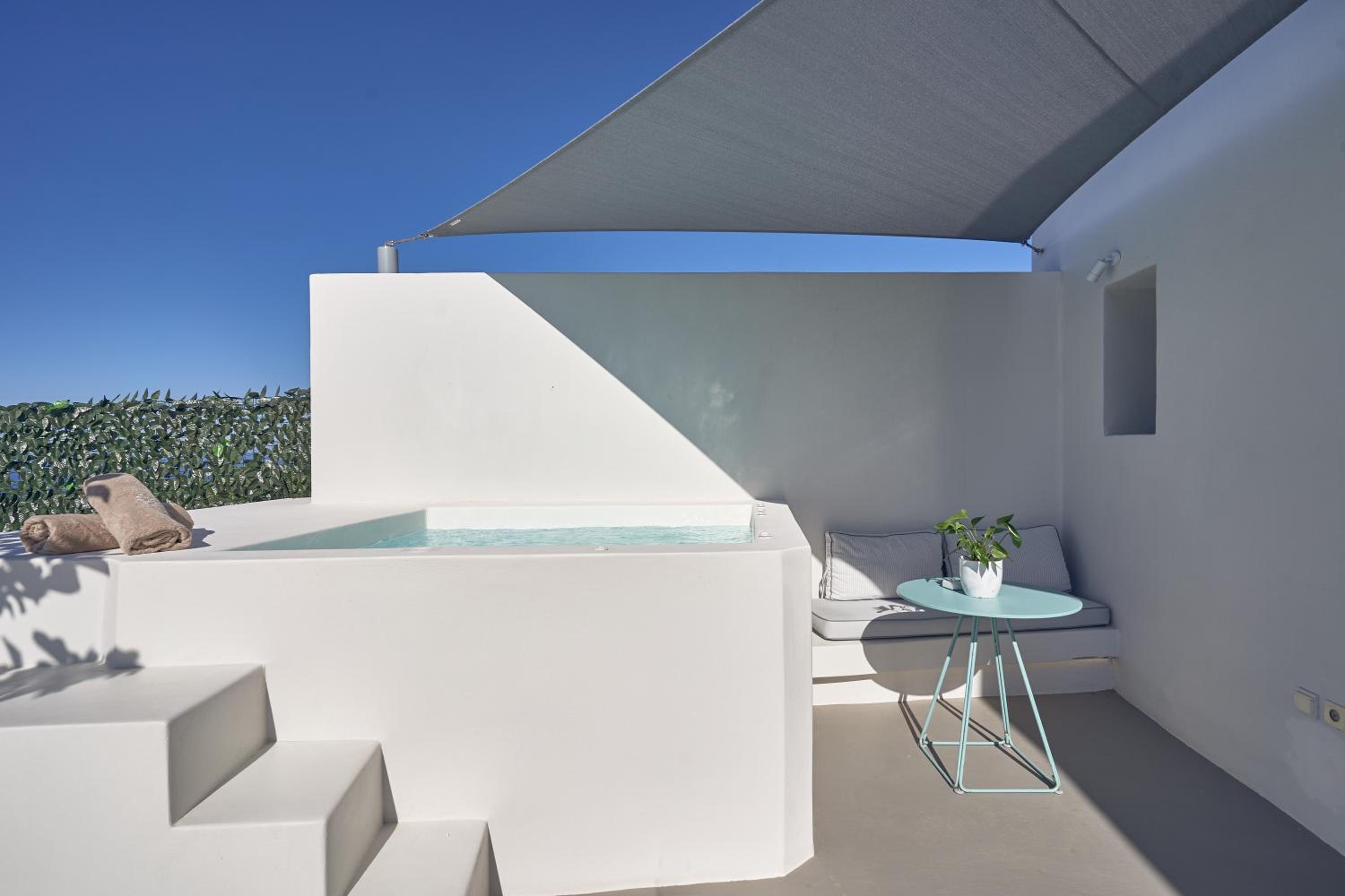 Junior Suite with Hot Tub and Partial Sea view/Lower courtyard - Photo 35