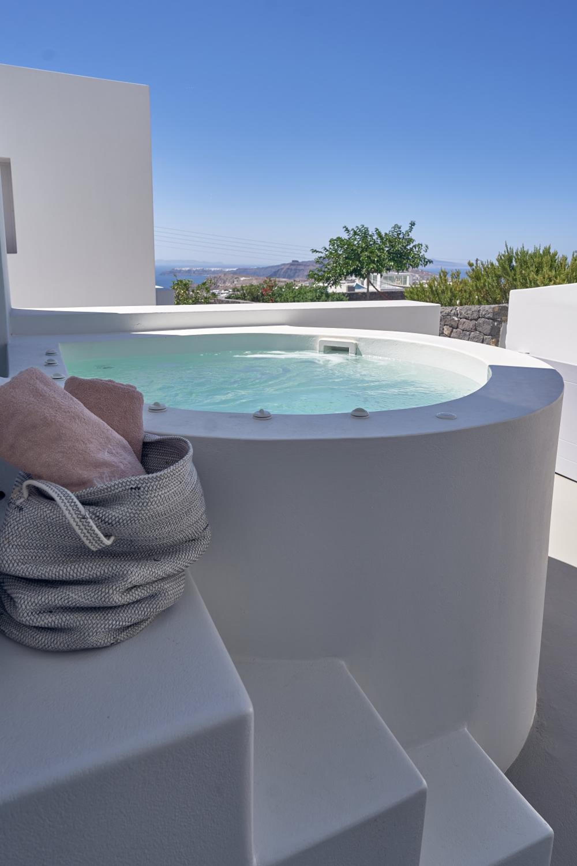 Junior Suite with Hot Tub and Partial Sea view/Lower courtyard - Photo 32