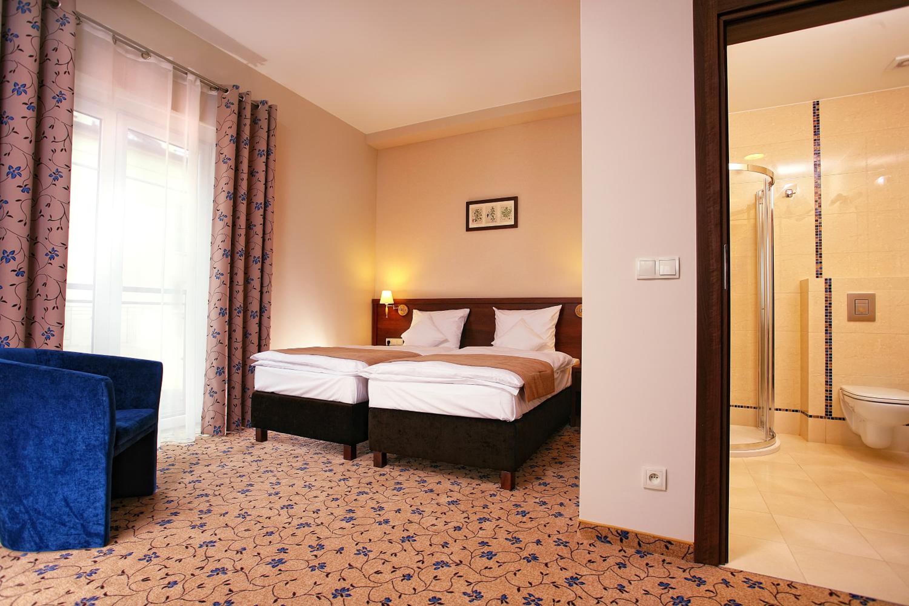 Standard Double or Twin Room - Photo 6