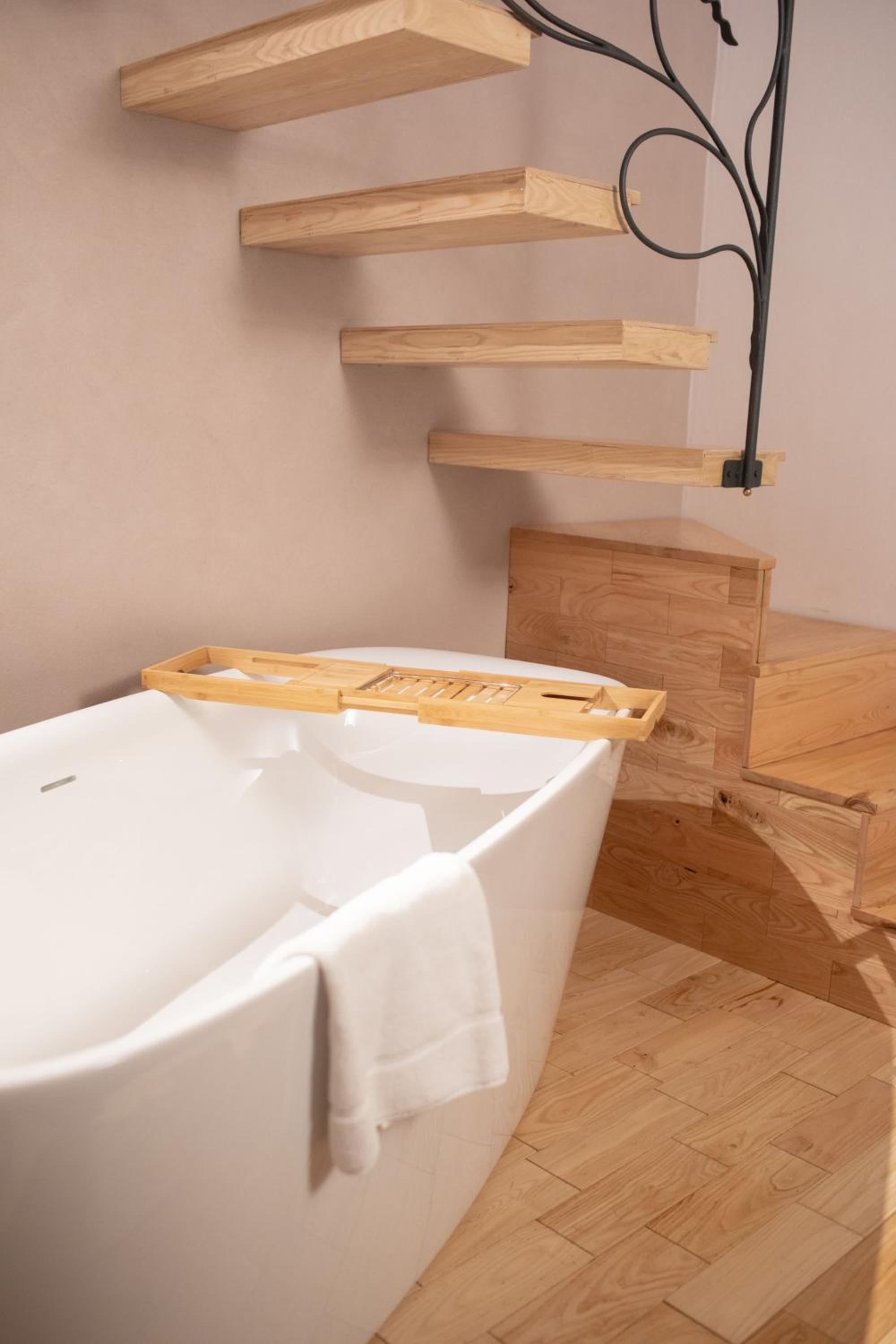 Deluxe Double Room with Bath photo 2