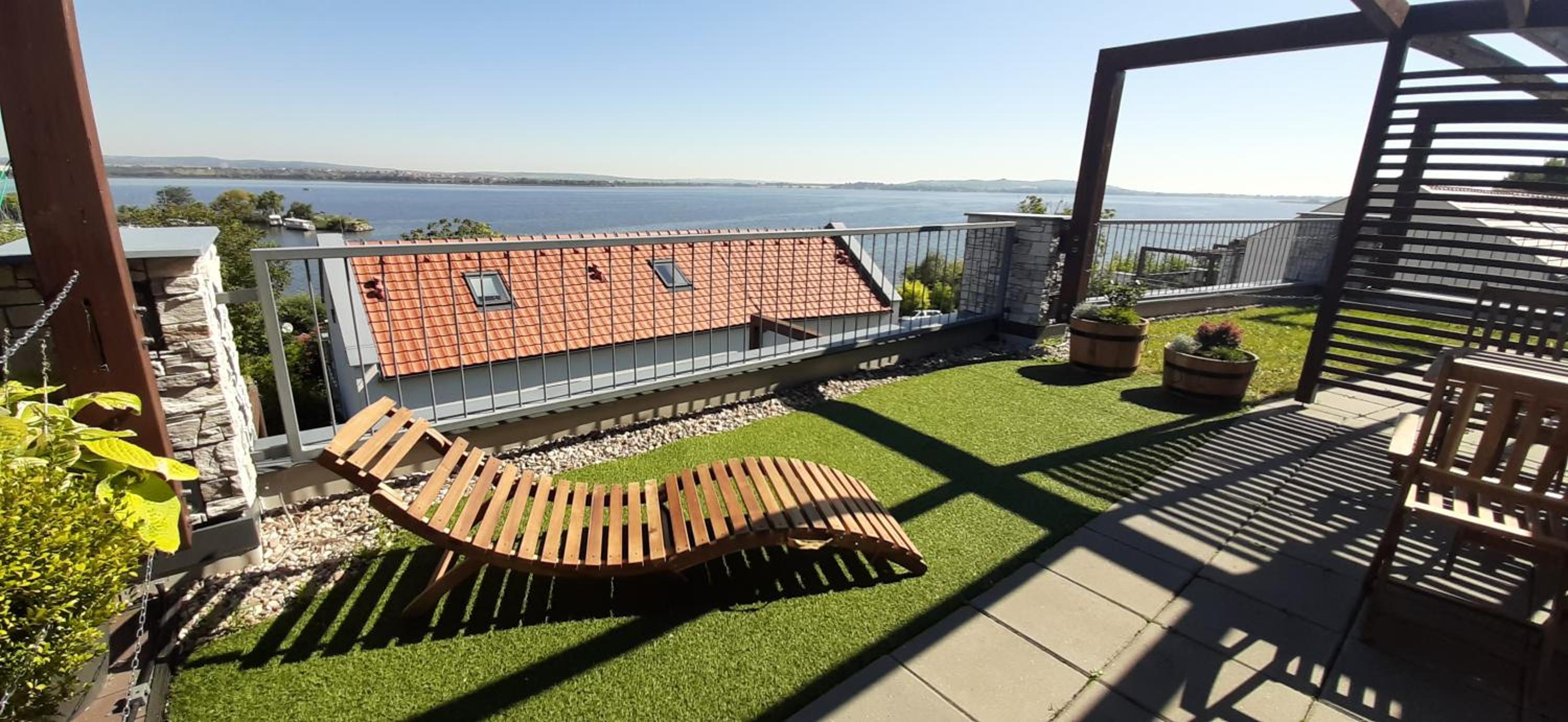 Apartment with Lake View photo 2
