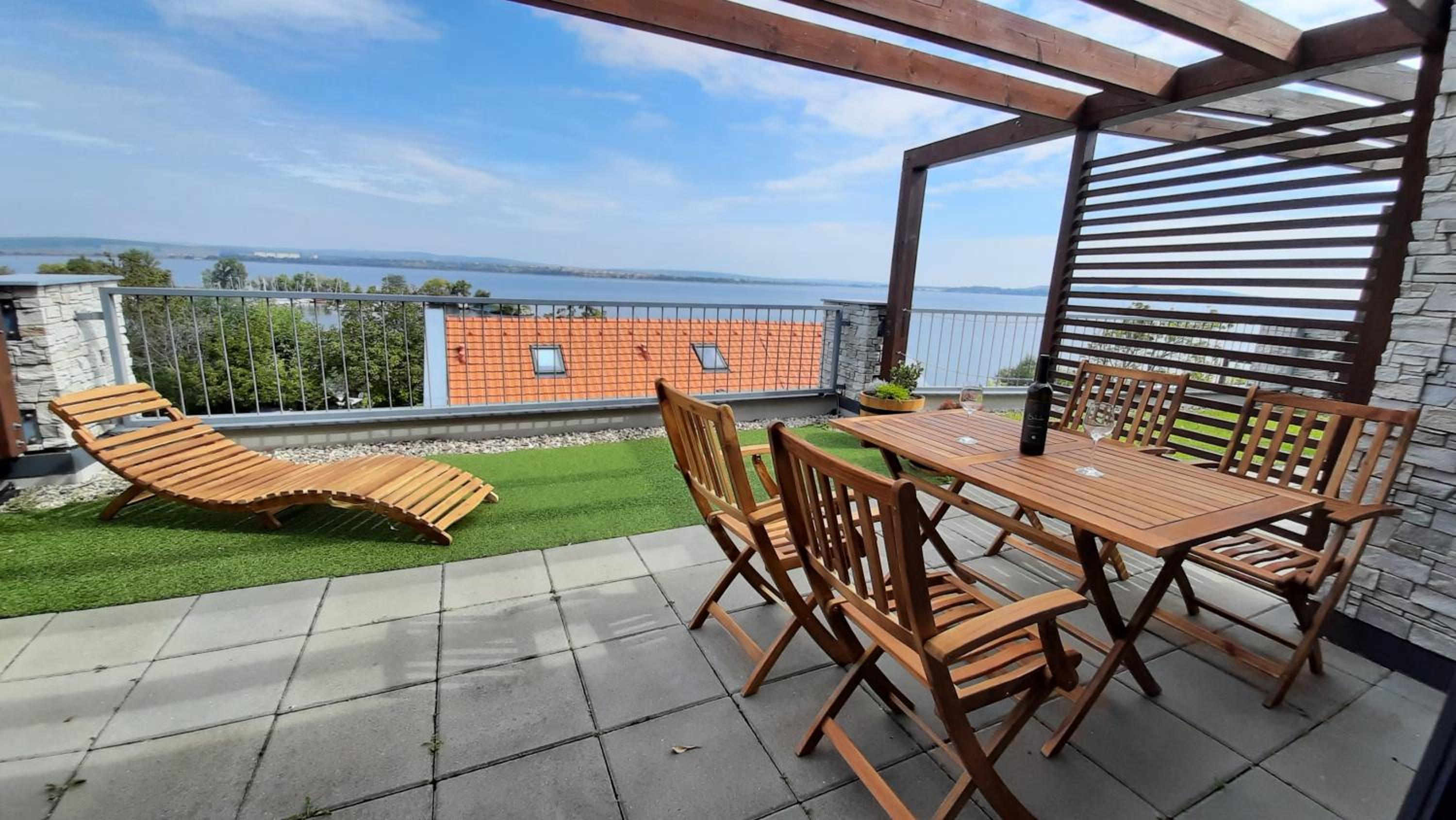 Apartment with Lake View photo 3
