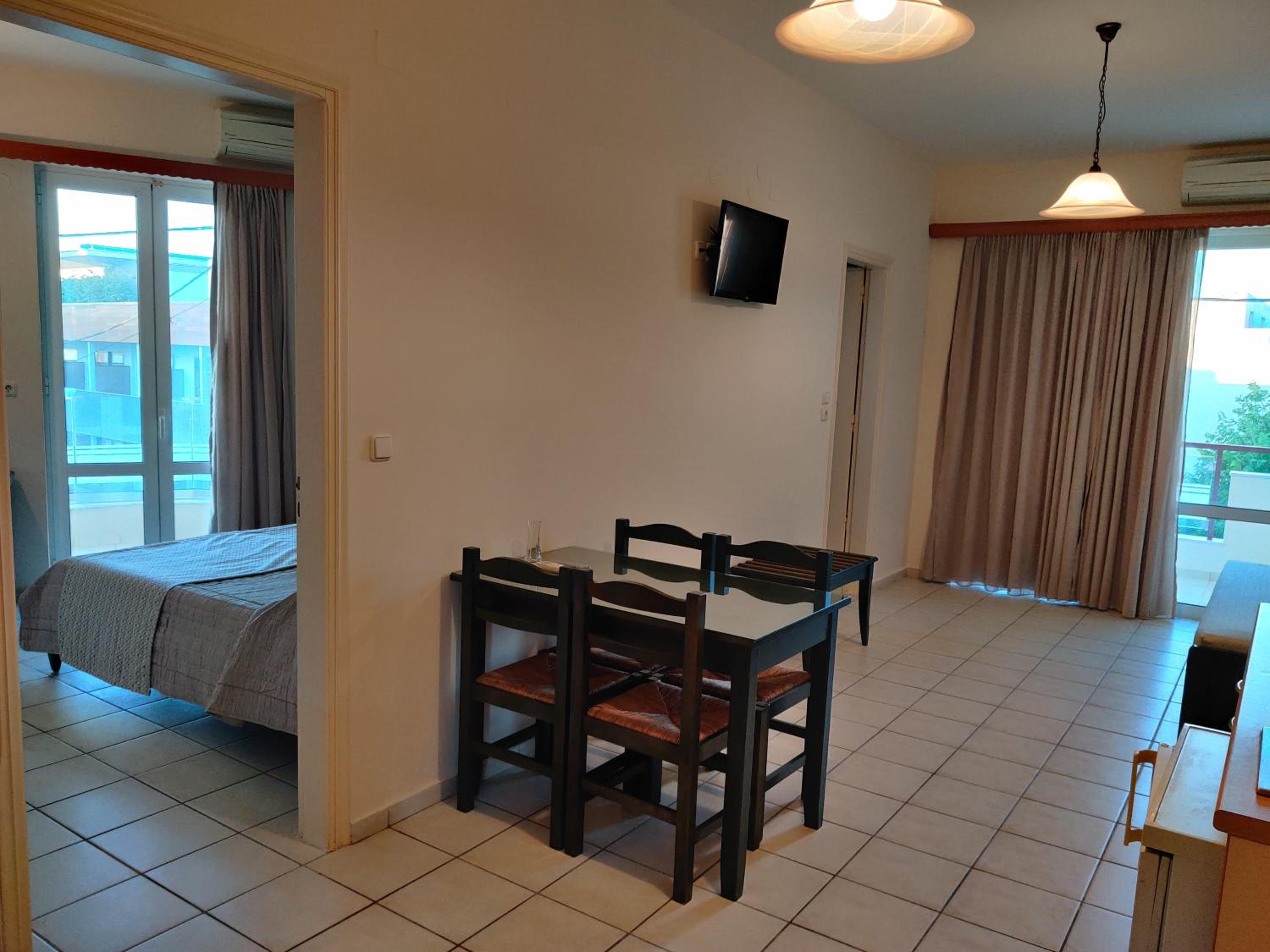 One-Bedroom Apartment photo 2