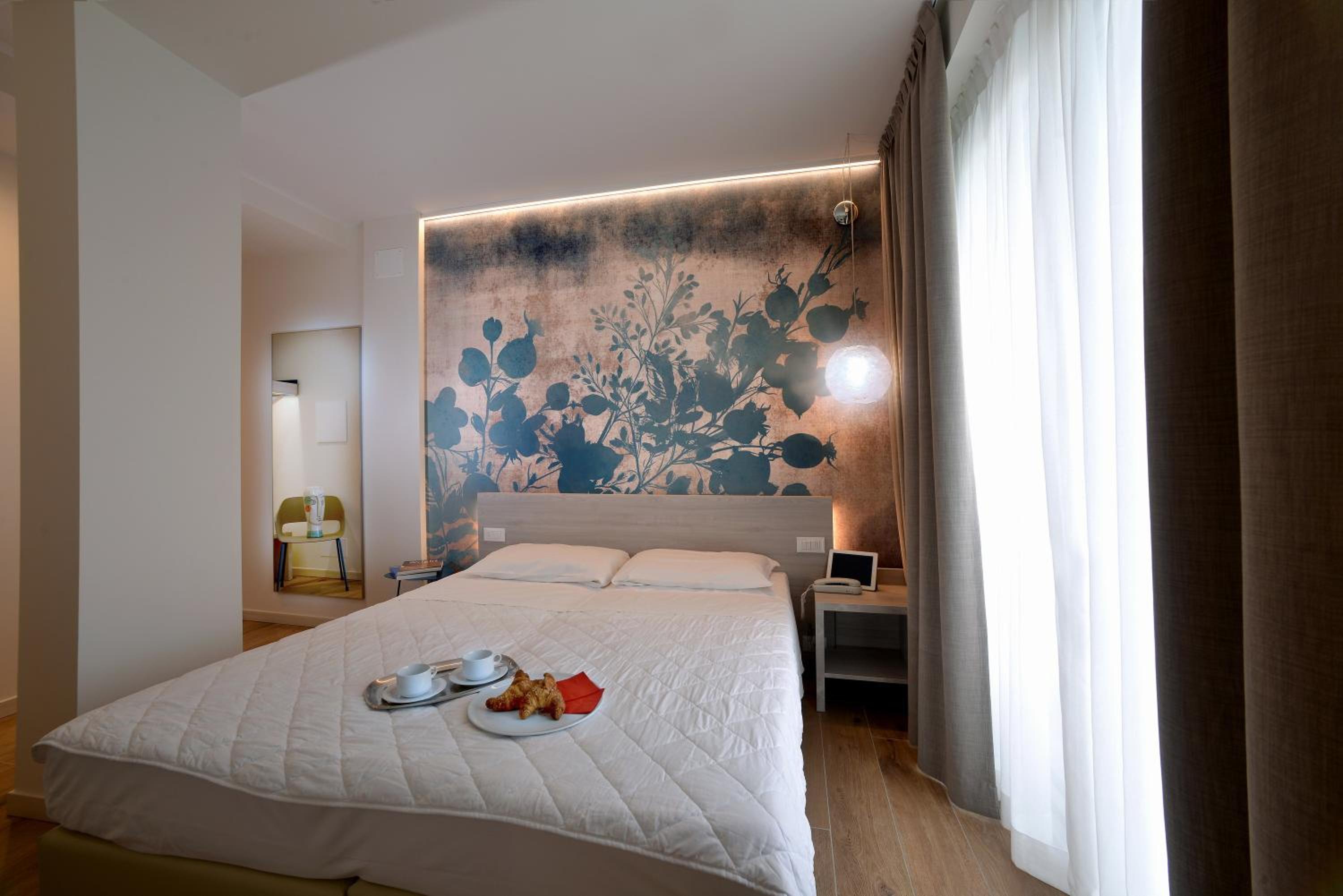 Double Room with Extra Bed and Balcony photo 3