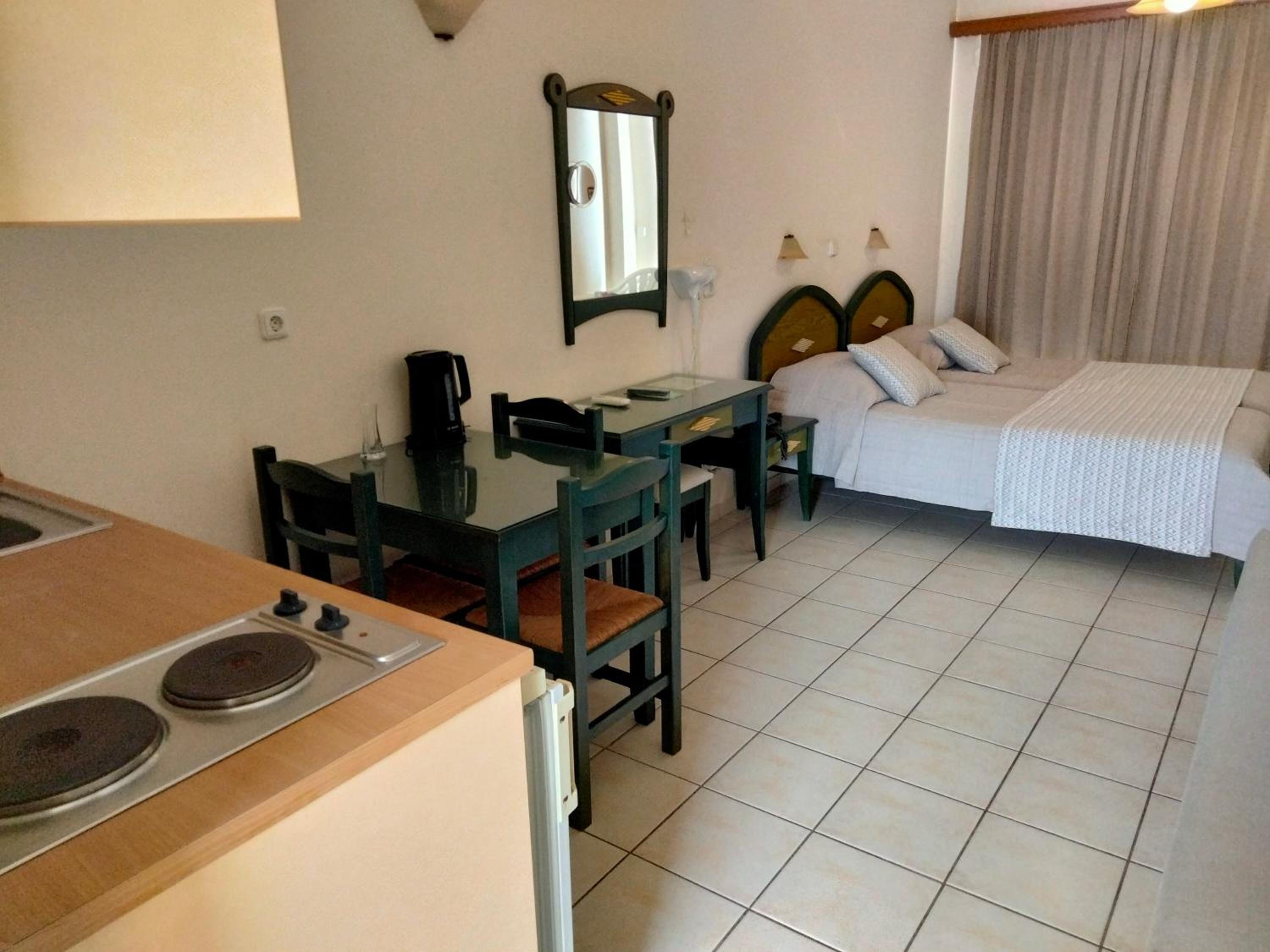 Studio Apartment photo 3