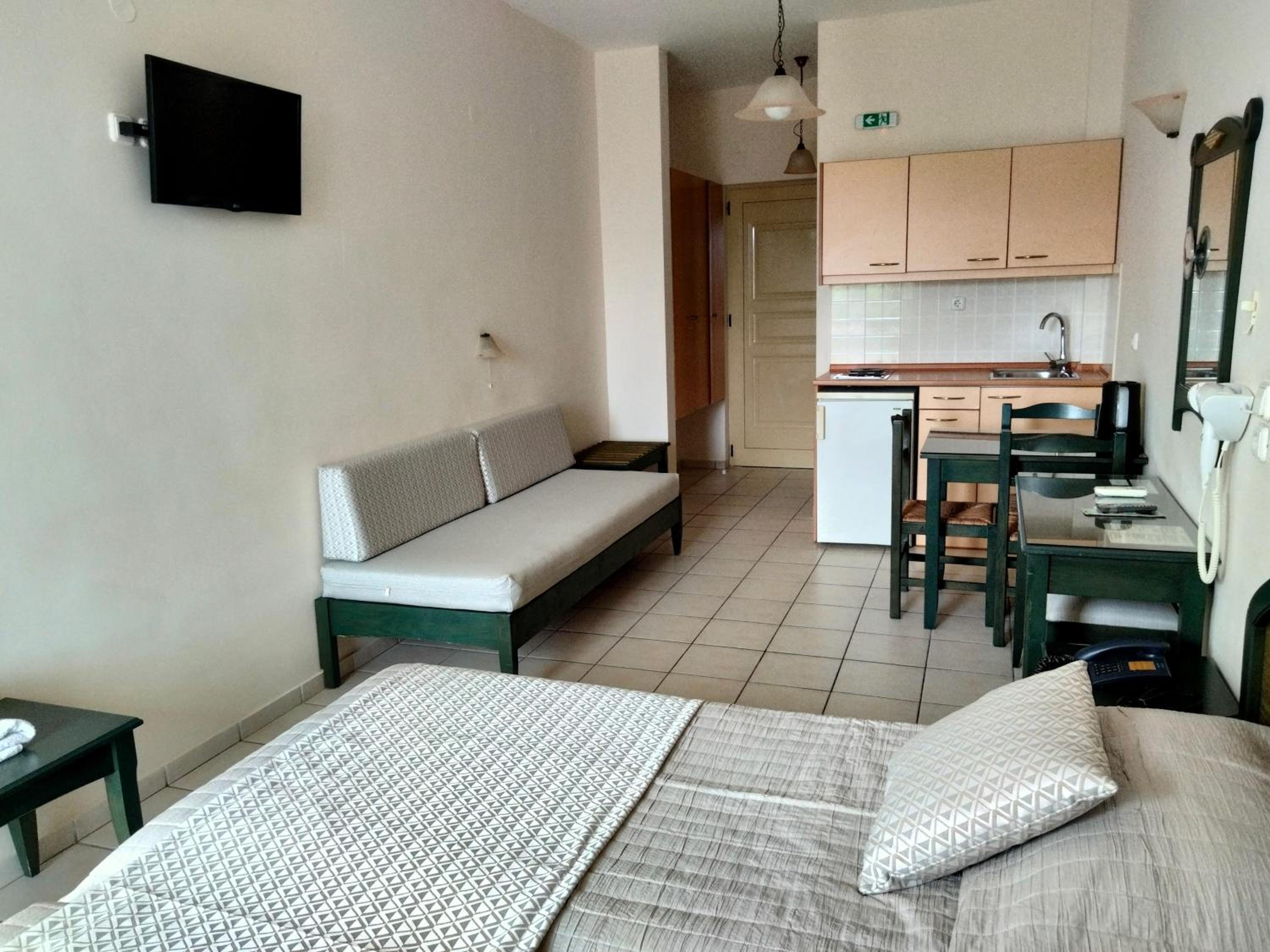 Studio Apartment photo 2