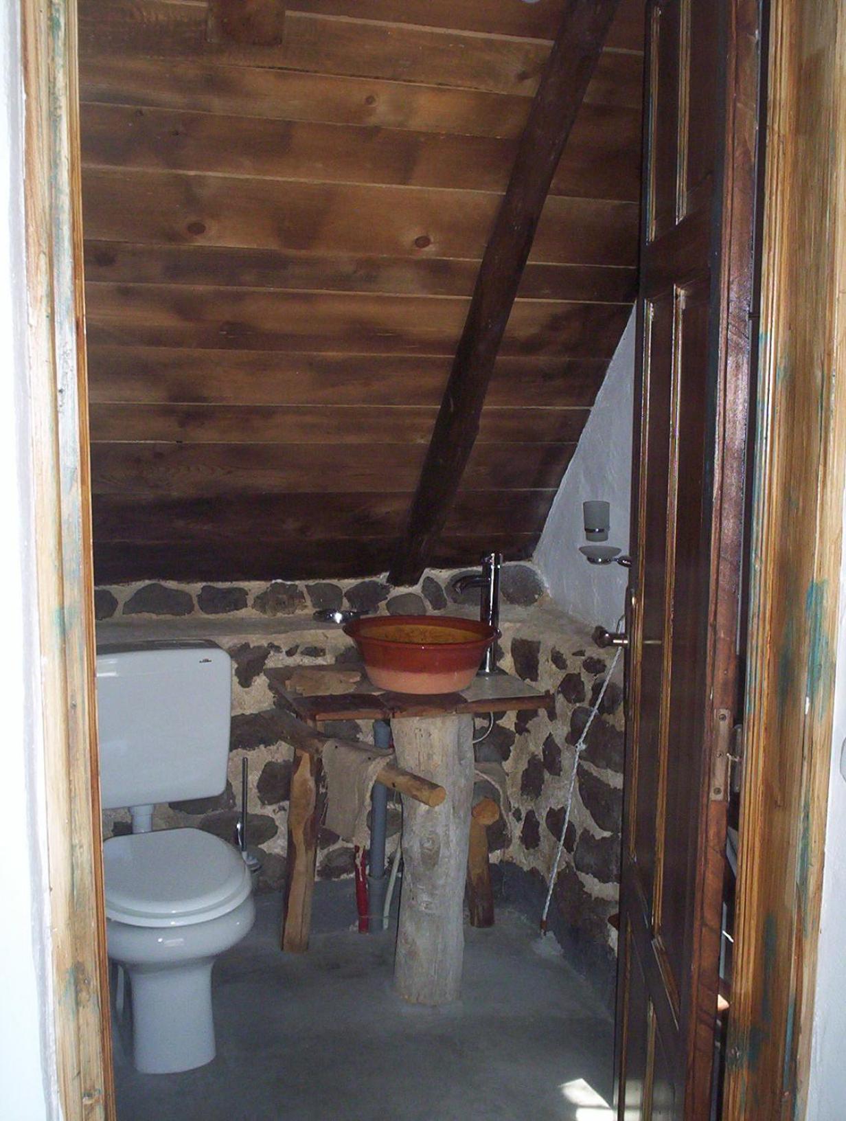 Standard Triple Room - Photo 12