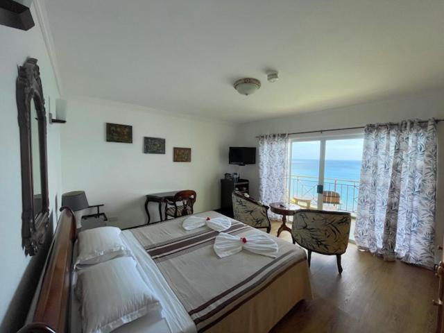 Superior Room with Balcony and Seaview 