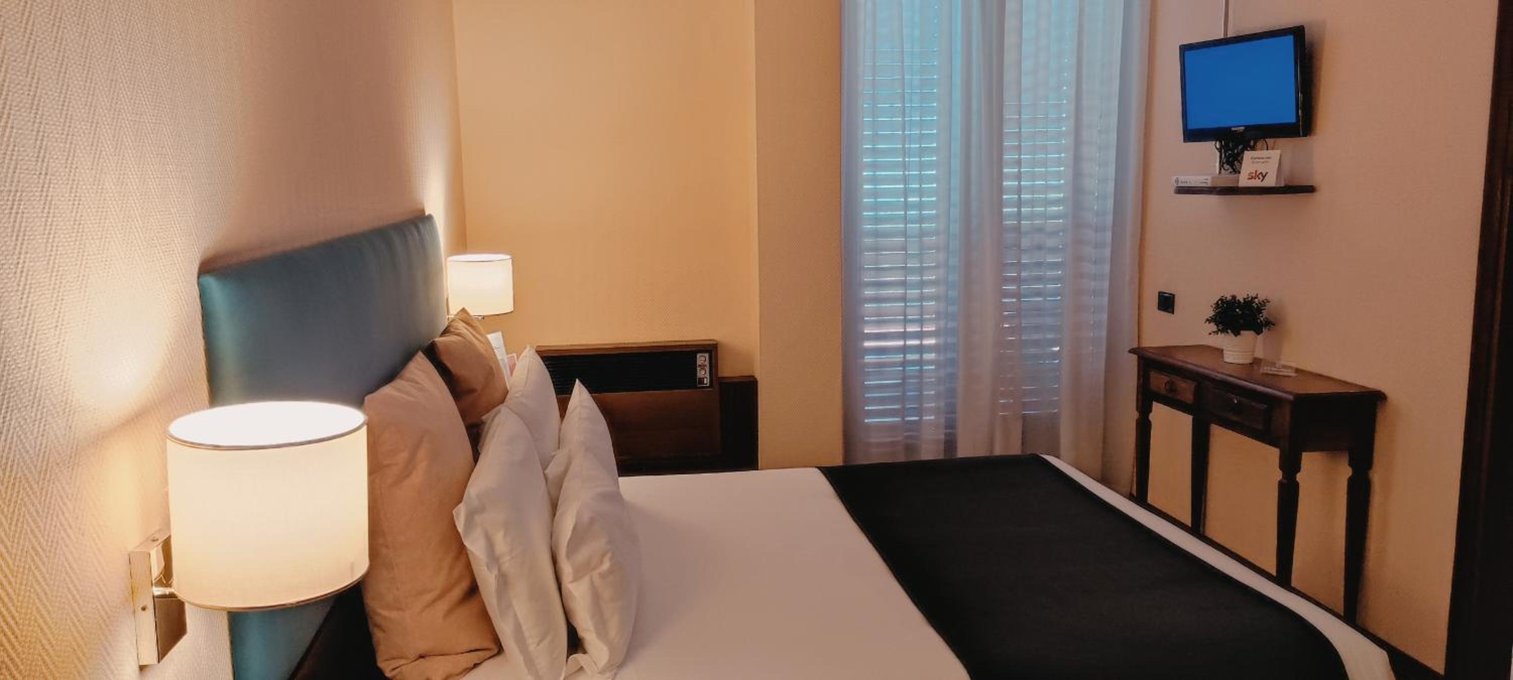 Classic Double Room with Terrace - Photo 16