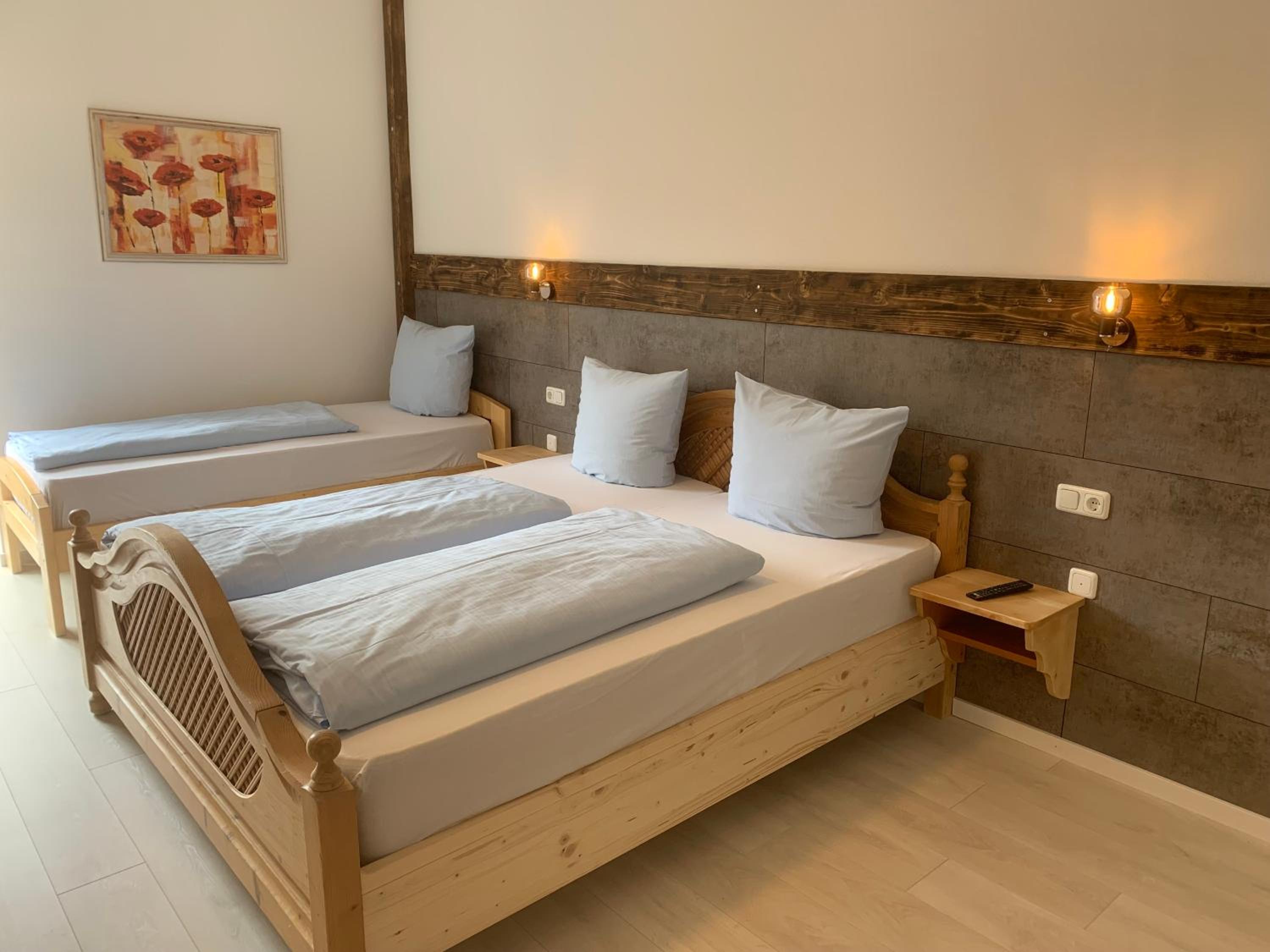 Triple Room with Balcony - Photo 14