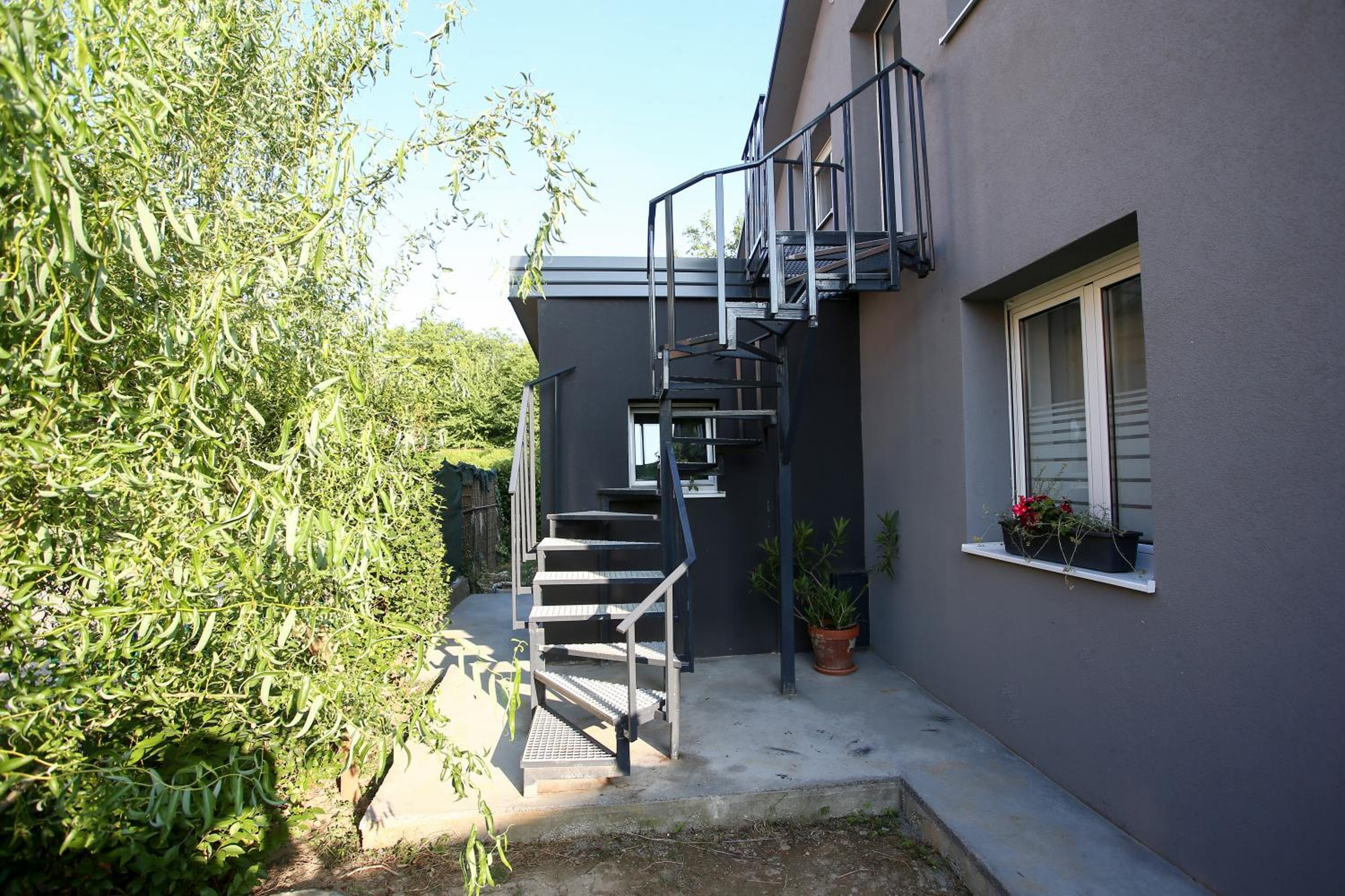 Double Room with Private Bathroom - Photo 4