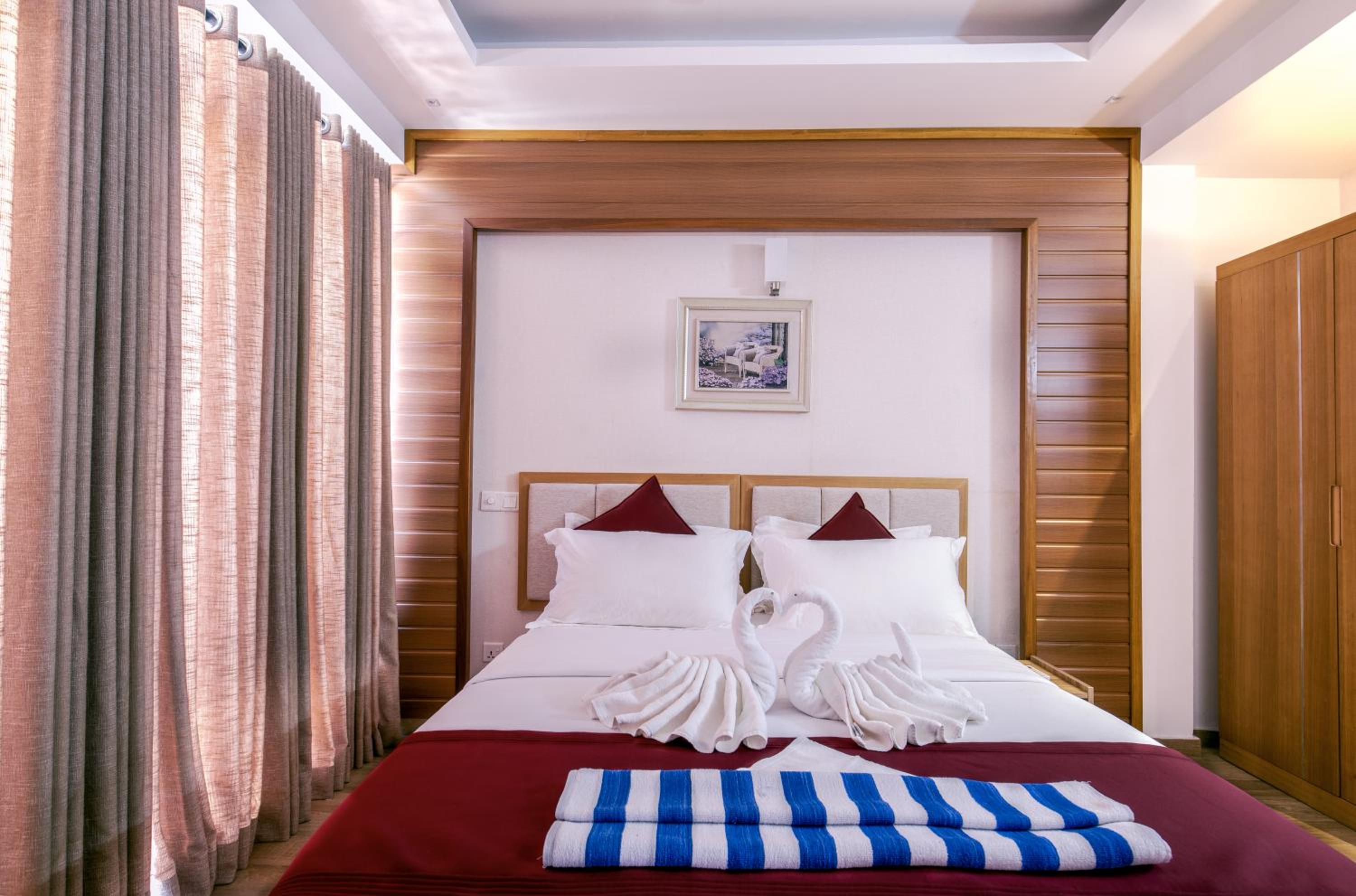 Deluxe Double Room with Balcony and Sea View