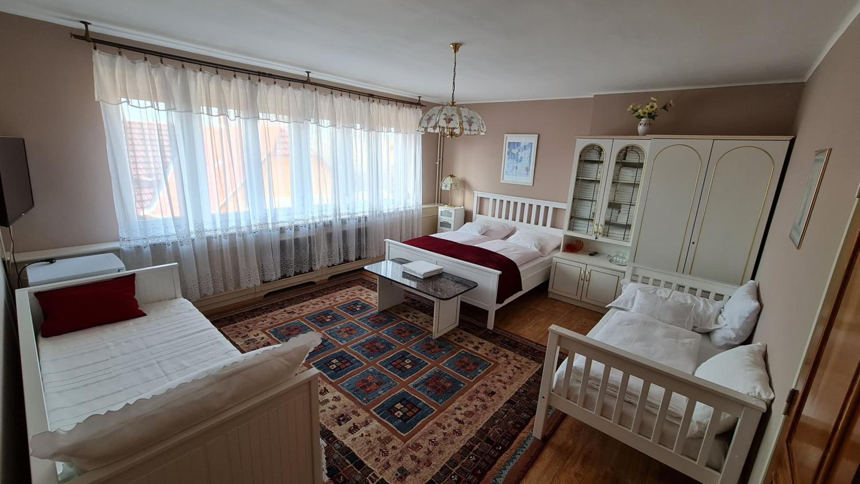 Family Room with Garden View photo 3