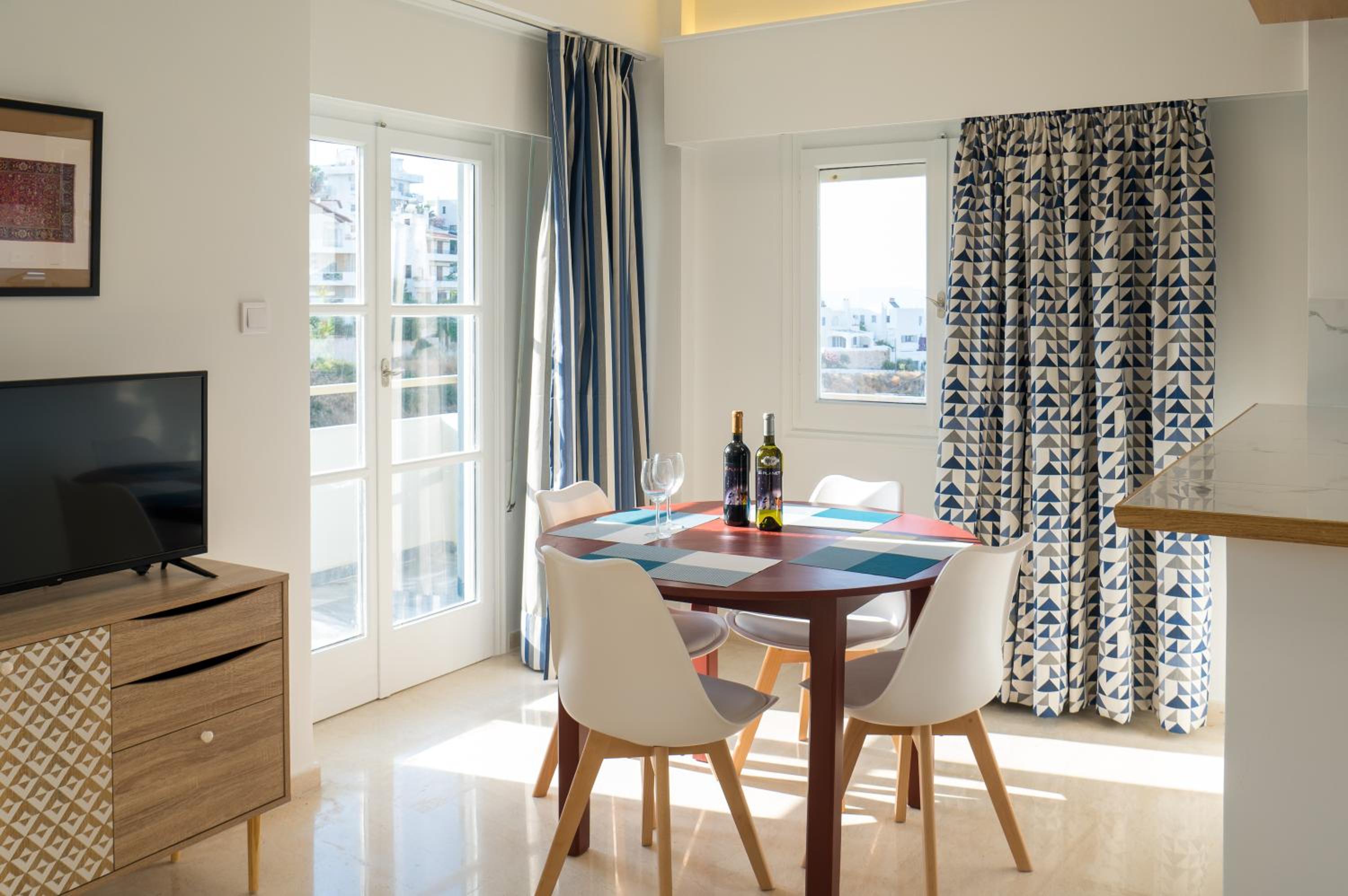 Apartment with Sea View - Photo 8