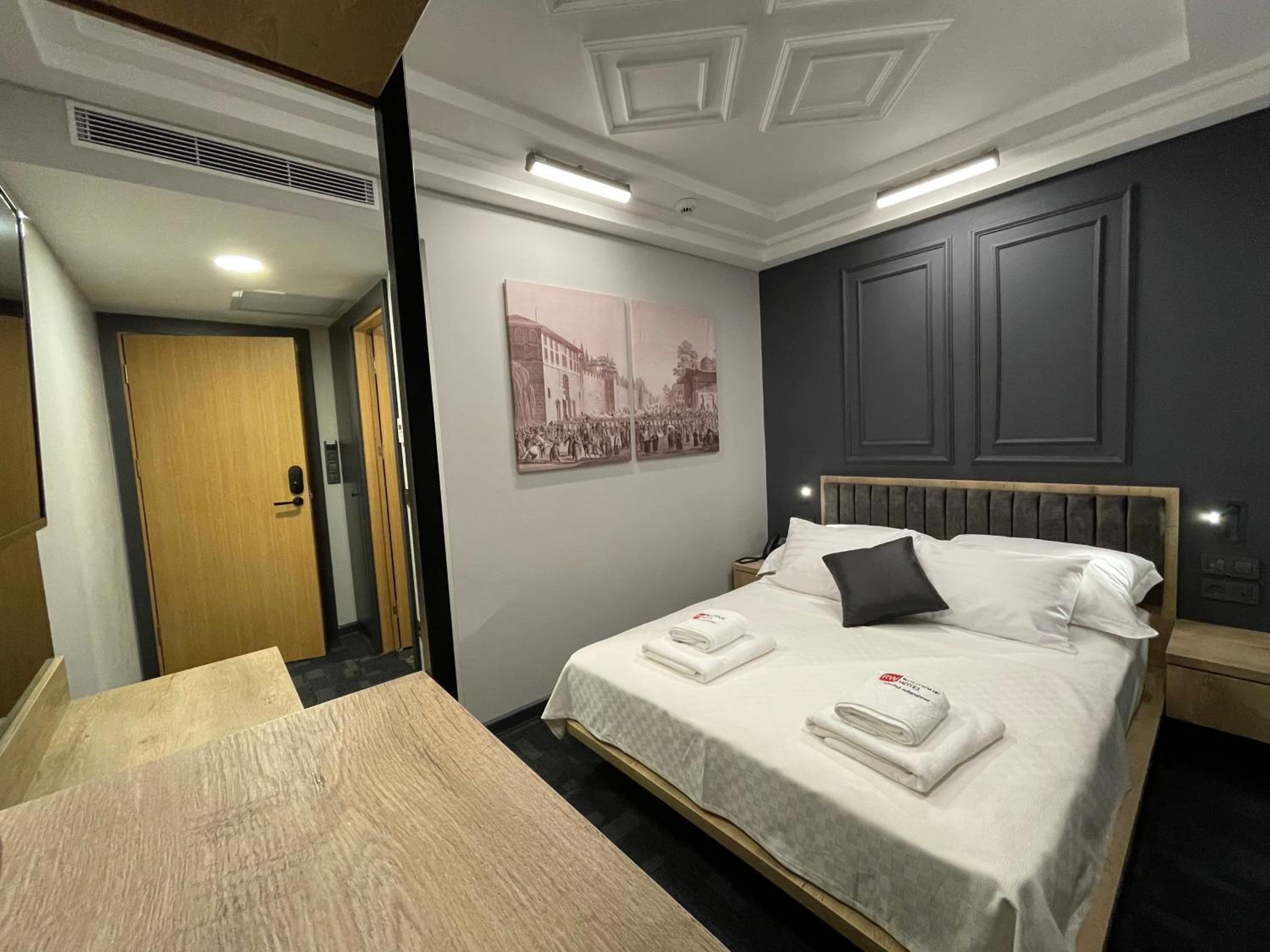 Deluxe Double Room photo 2