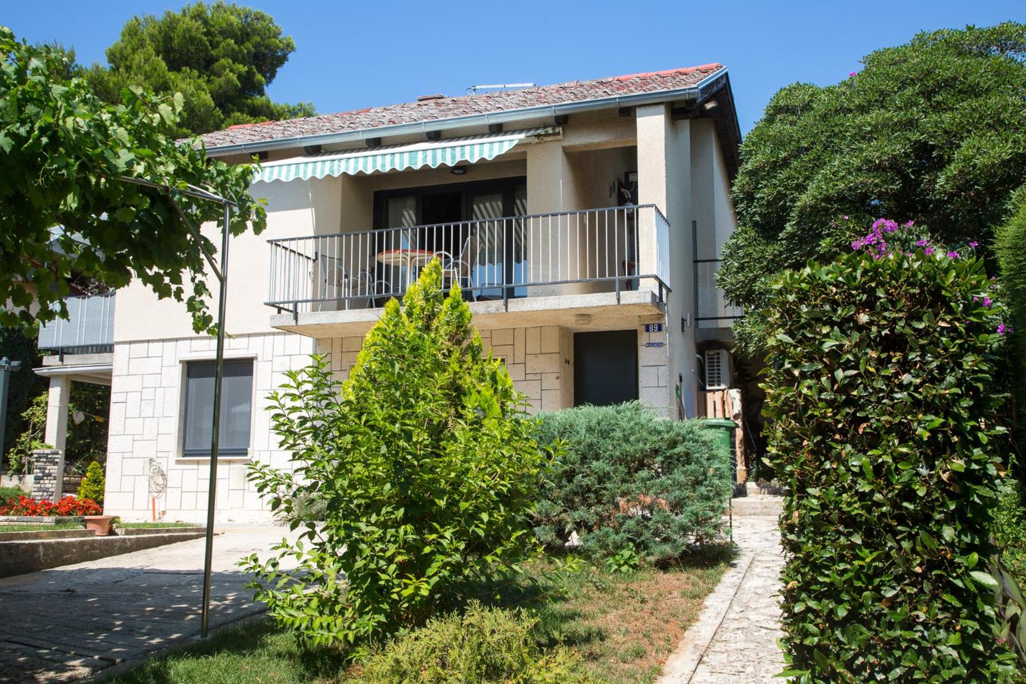 Apartment with Balcony photo 3