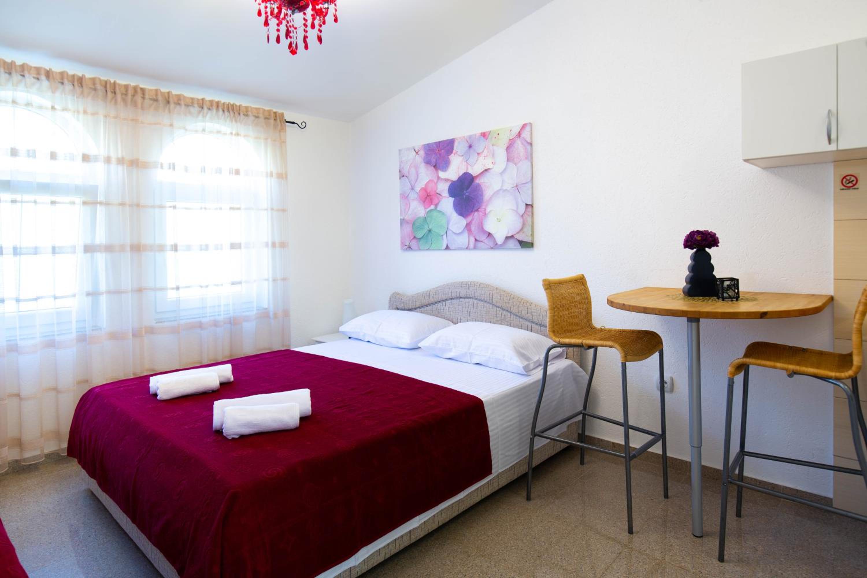 Studio Apartment photo 1
