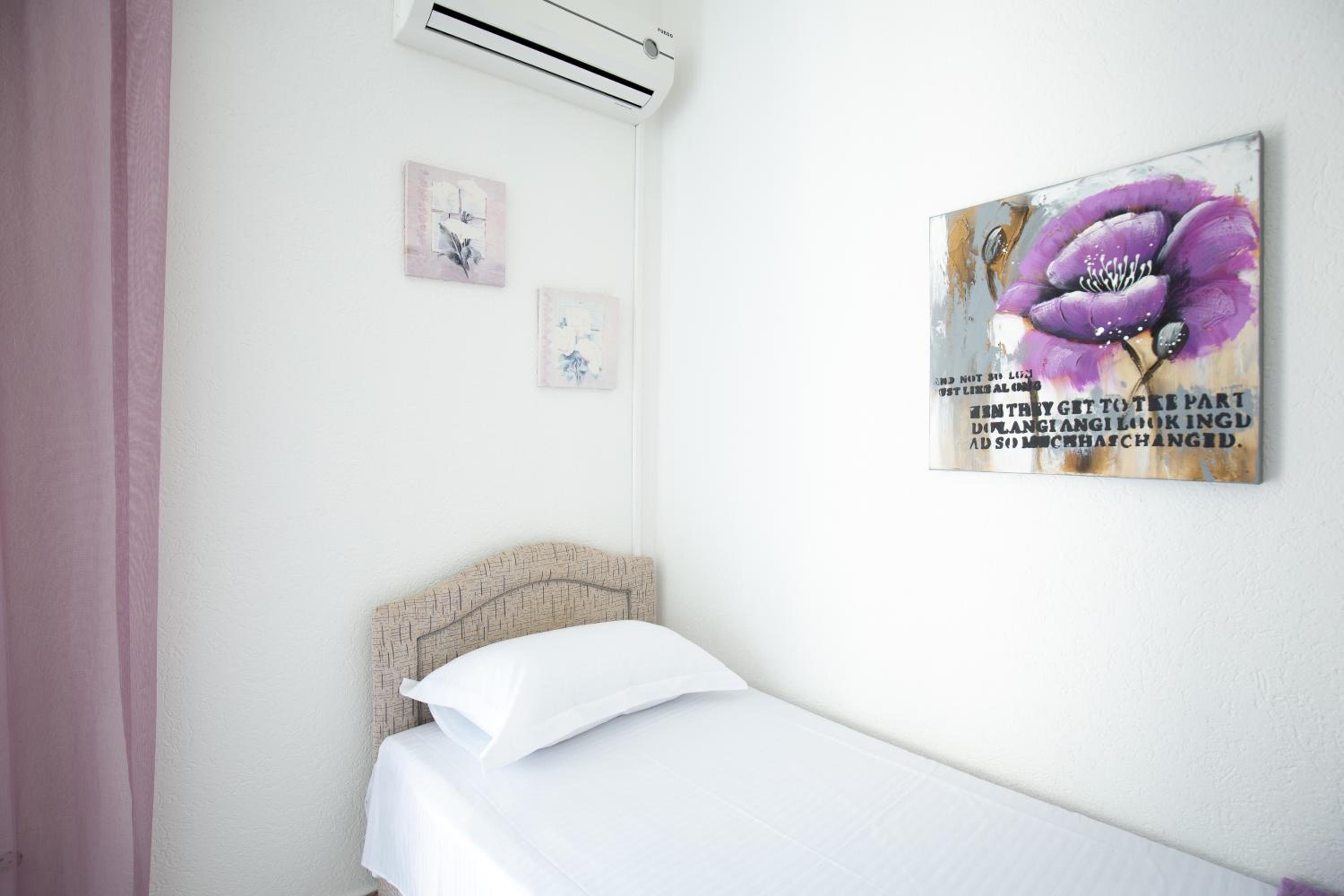 Studio Apartment photo 2
