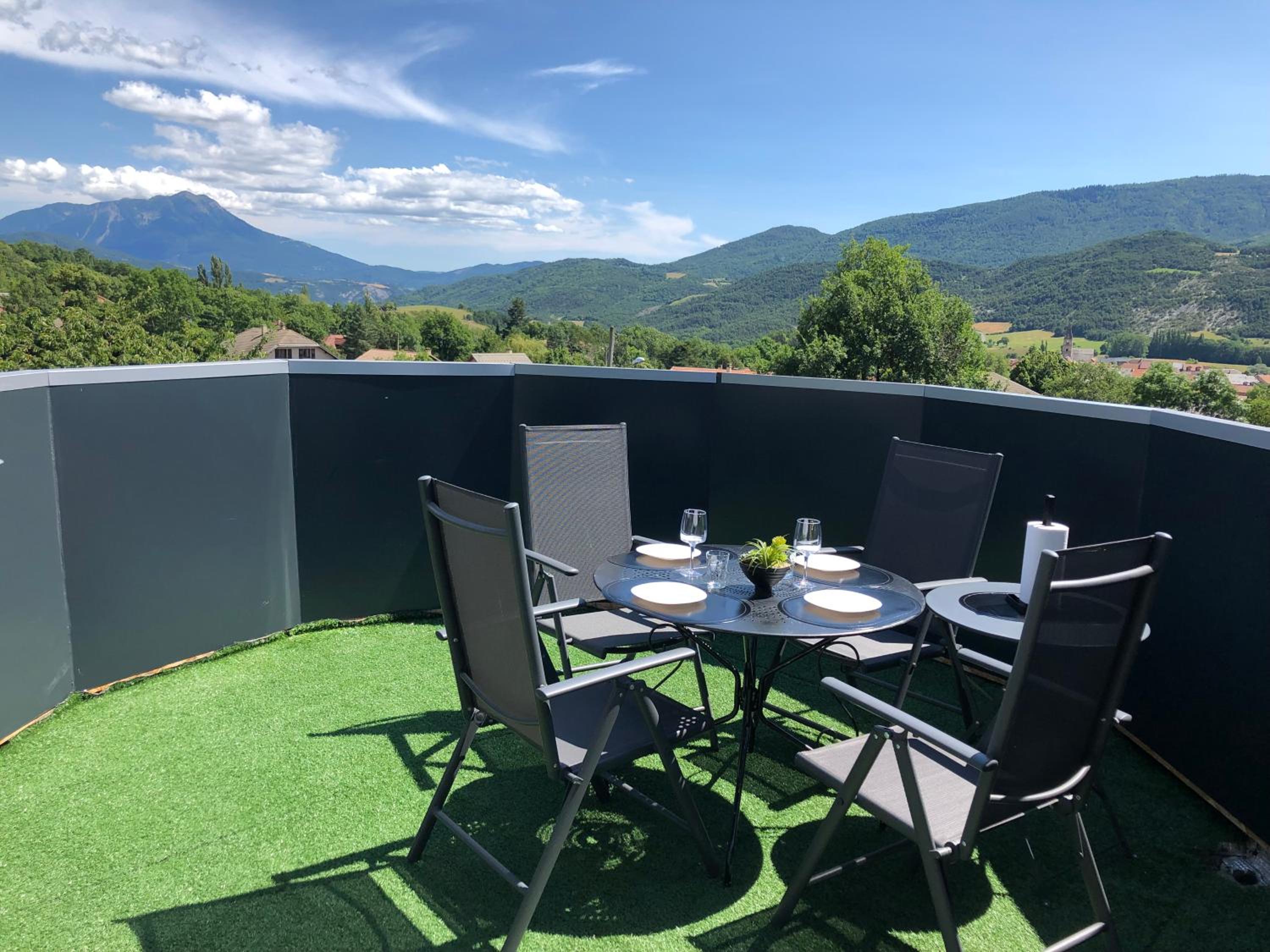 Apartment with Mountain View - Photo 18