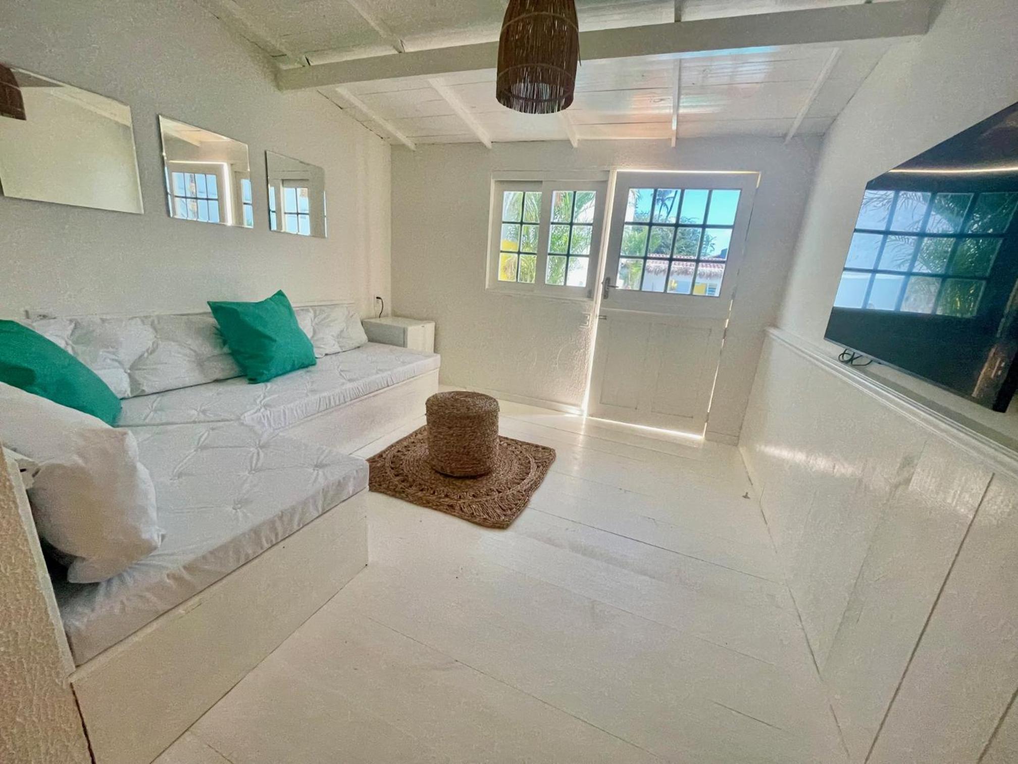 Queen Suite with Pool View photo 3