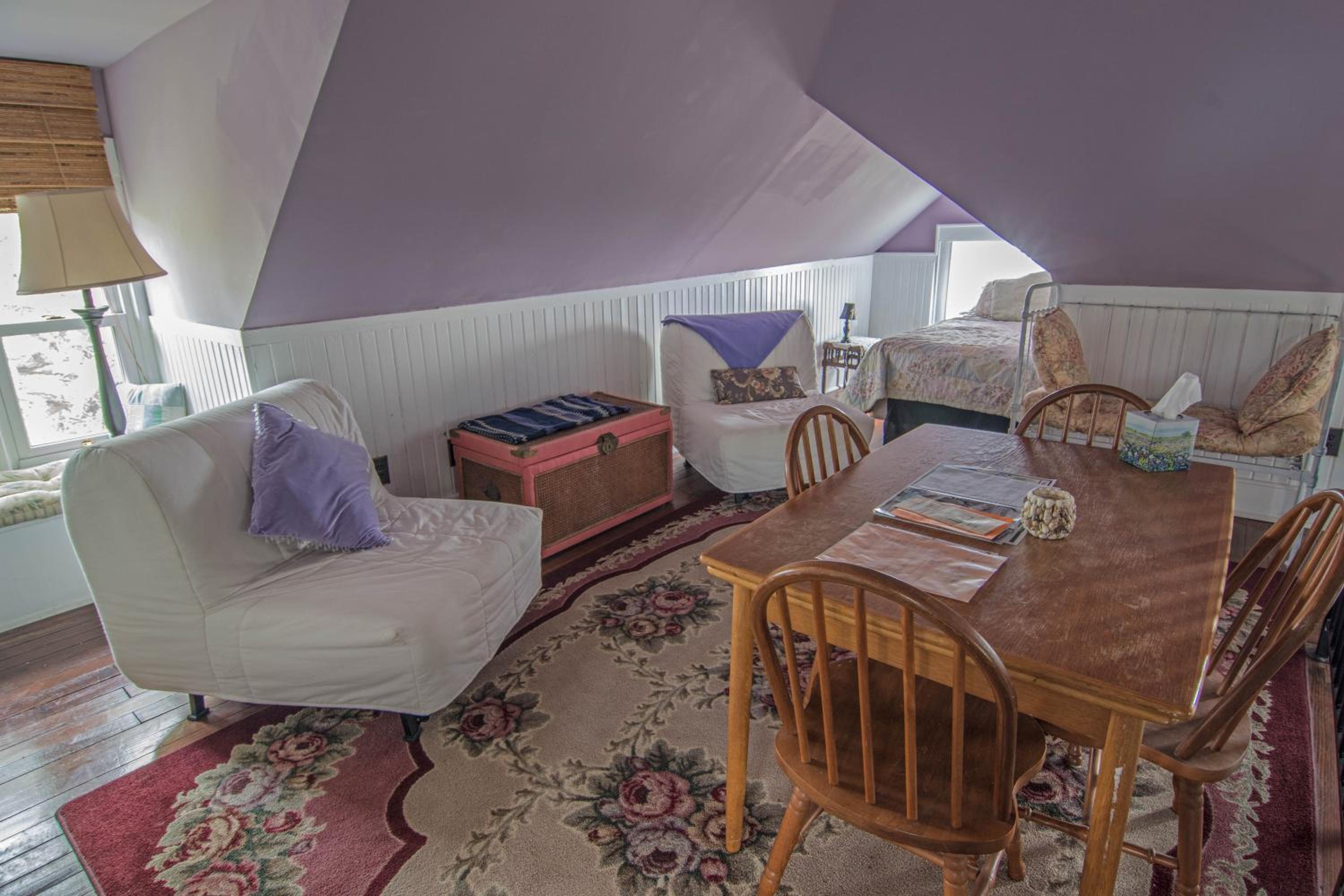 Superior Family Room photo 3