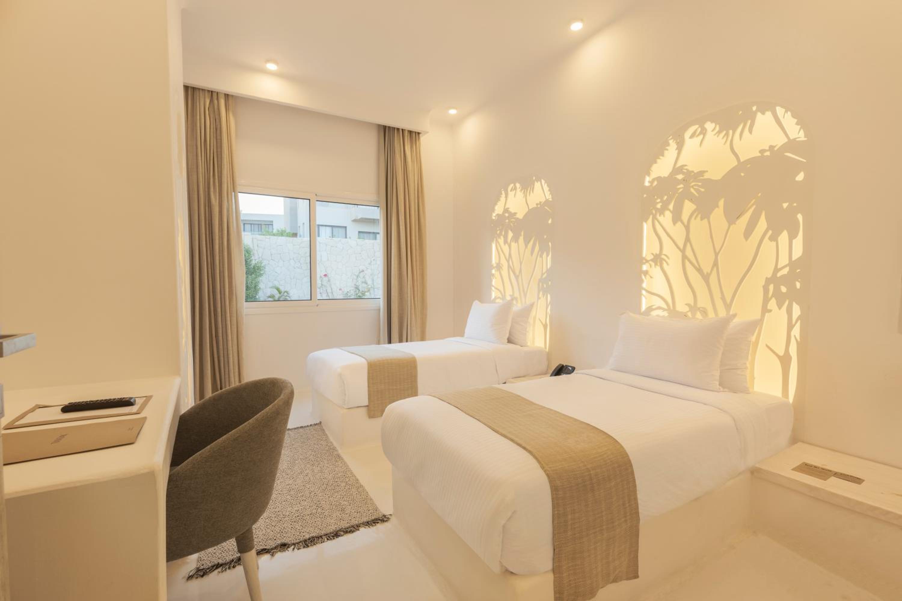 Royal Villa - Photo 2
