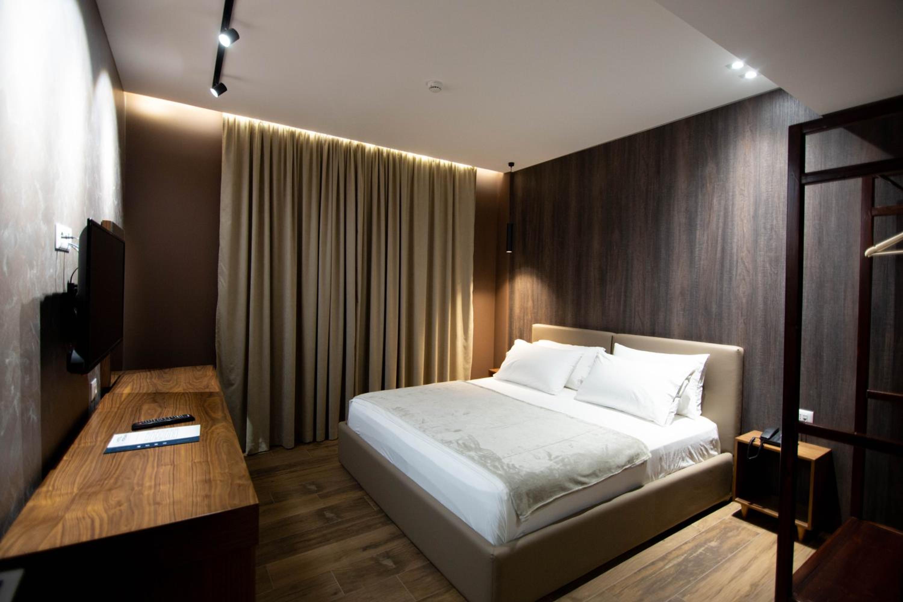 Deluxe Double Room with Balcony photo 1