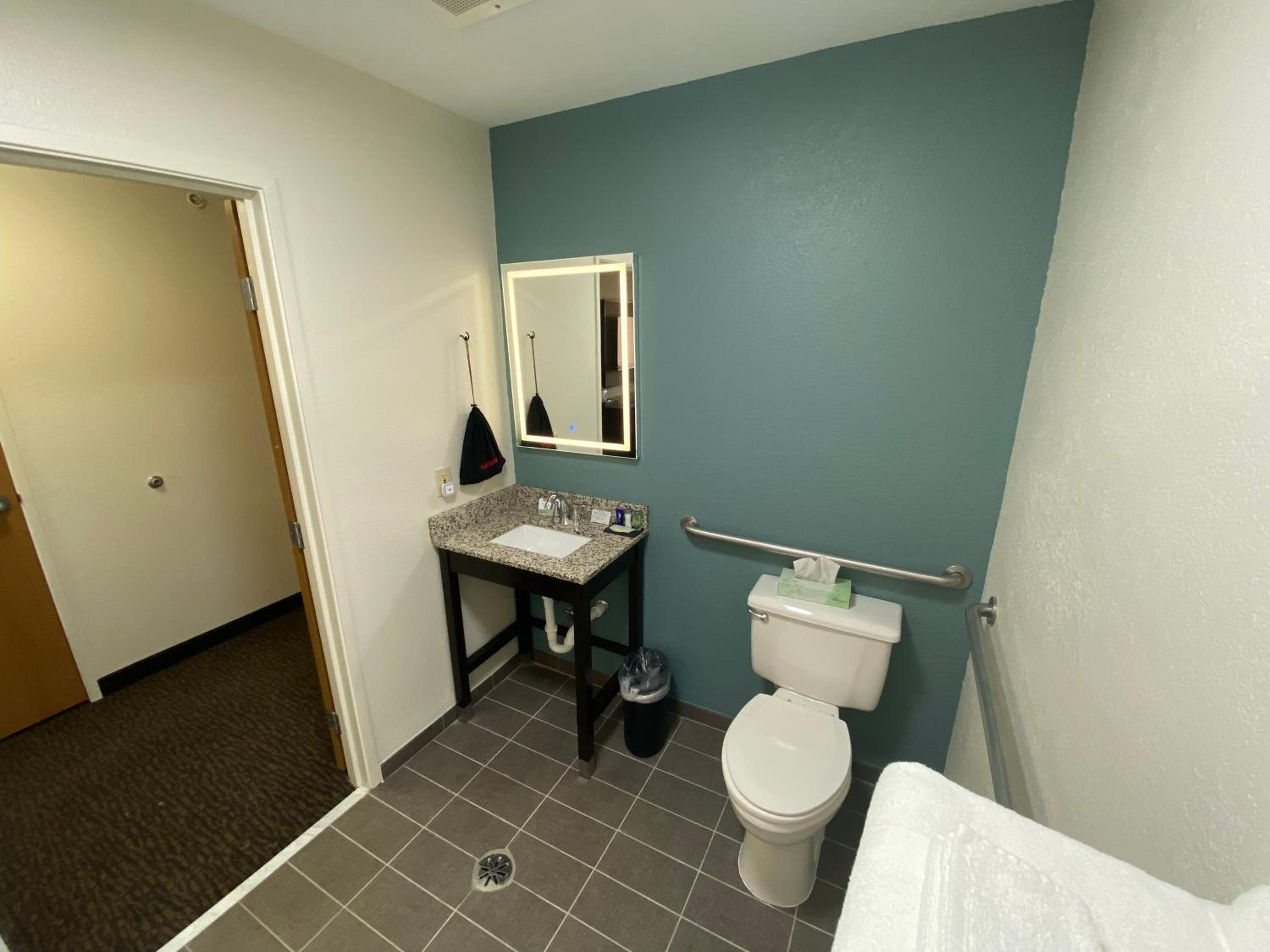Standard Queen Room - Non-Smoking - Photo 2