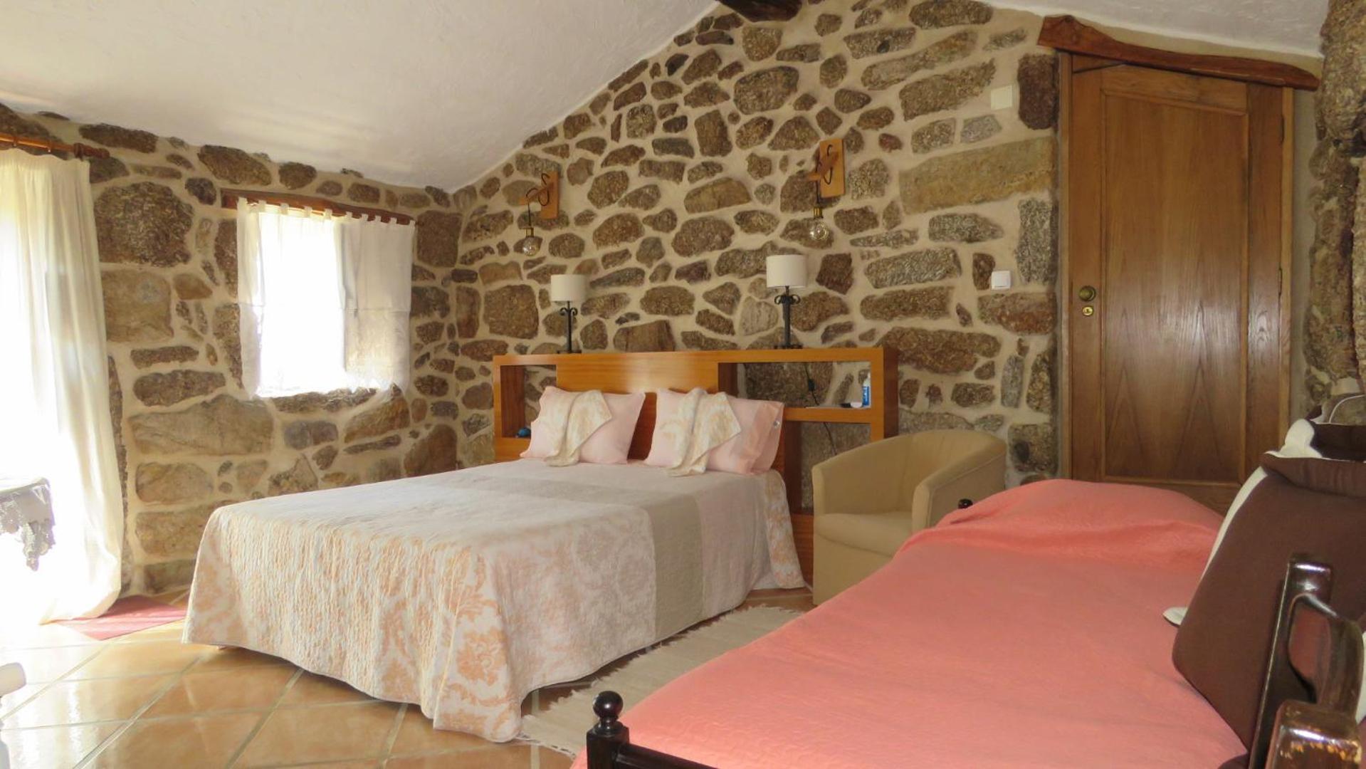 Double Room with Private Bathroom - Photo 1
