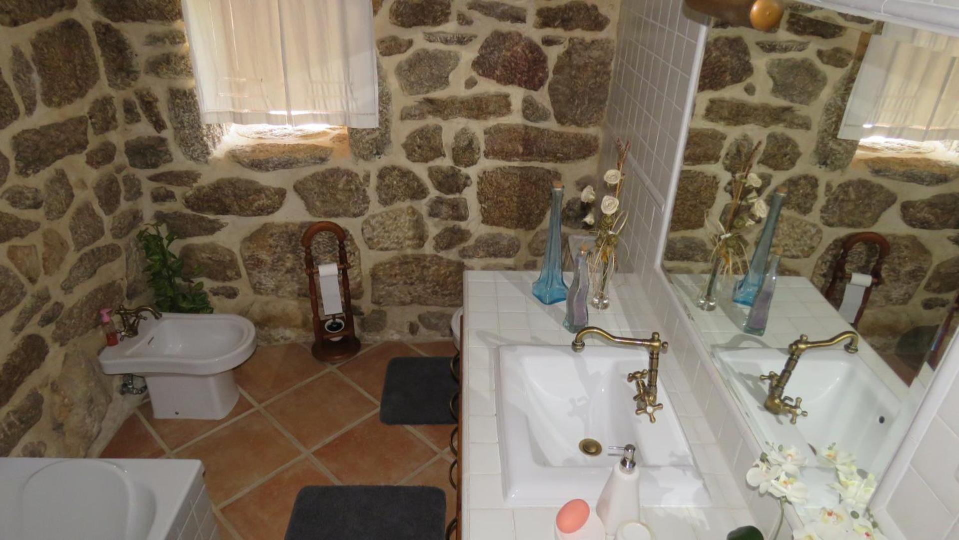 Double Room with Private Bathroom - Photo 3