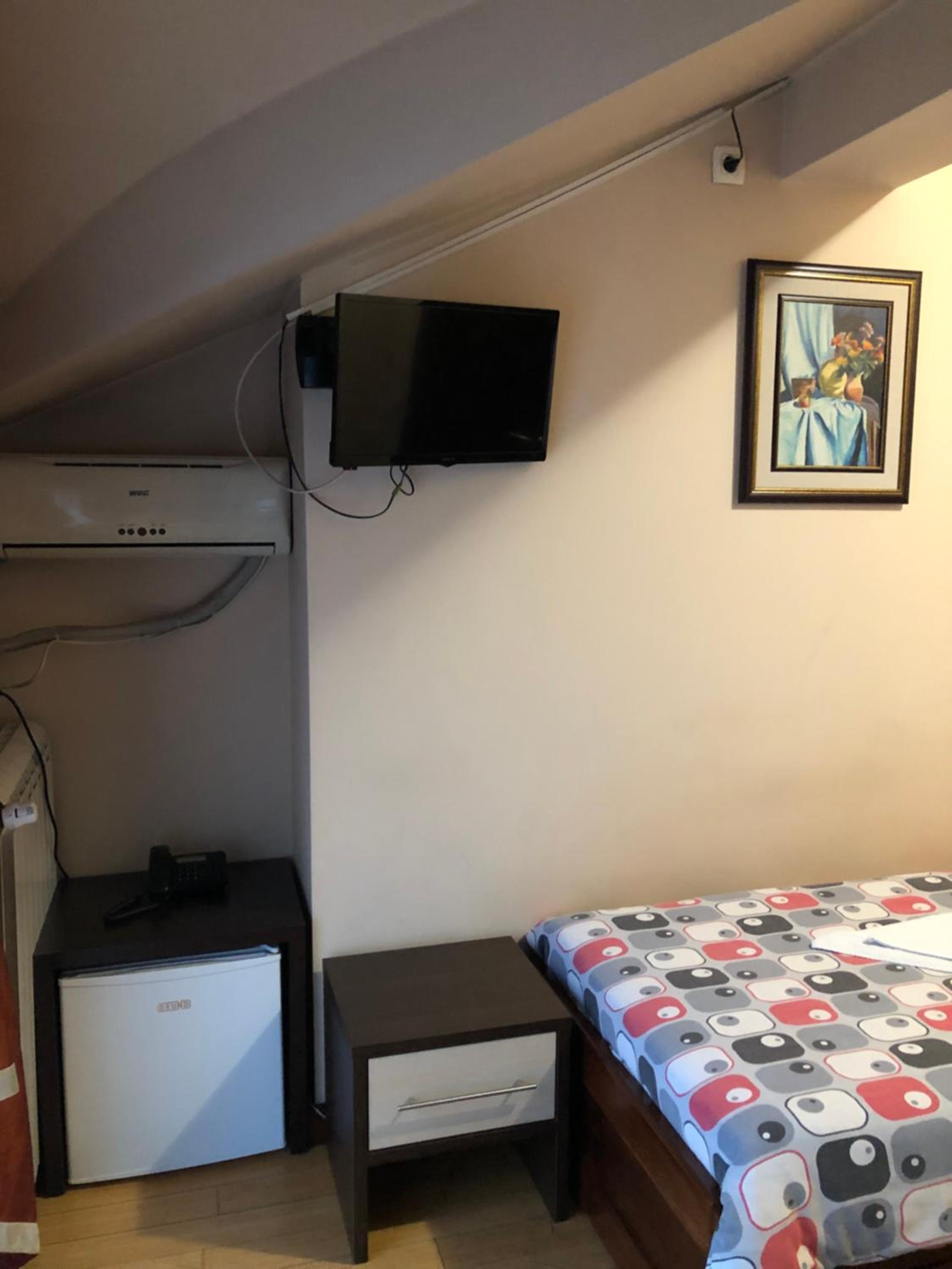 Single Room with Bathroom photo 3