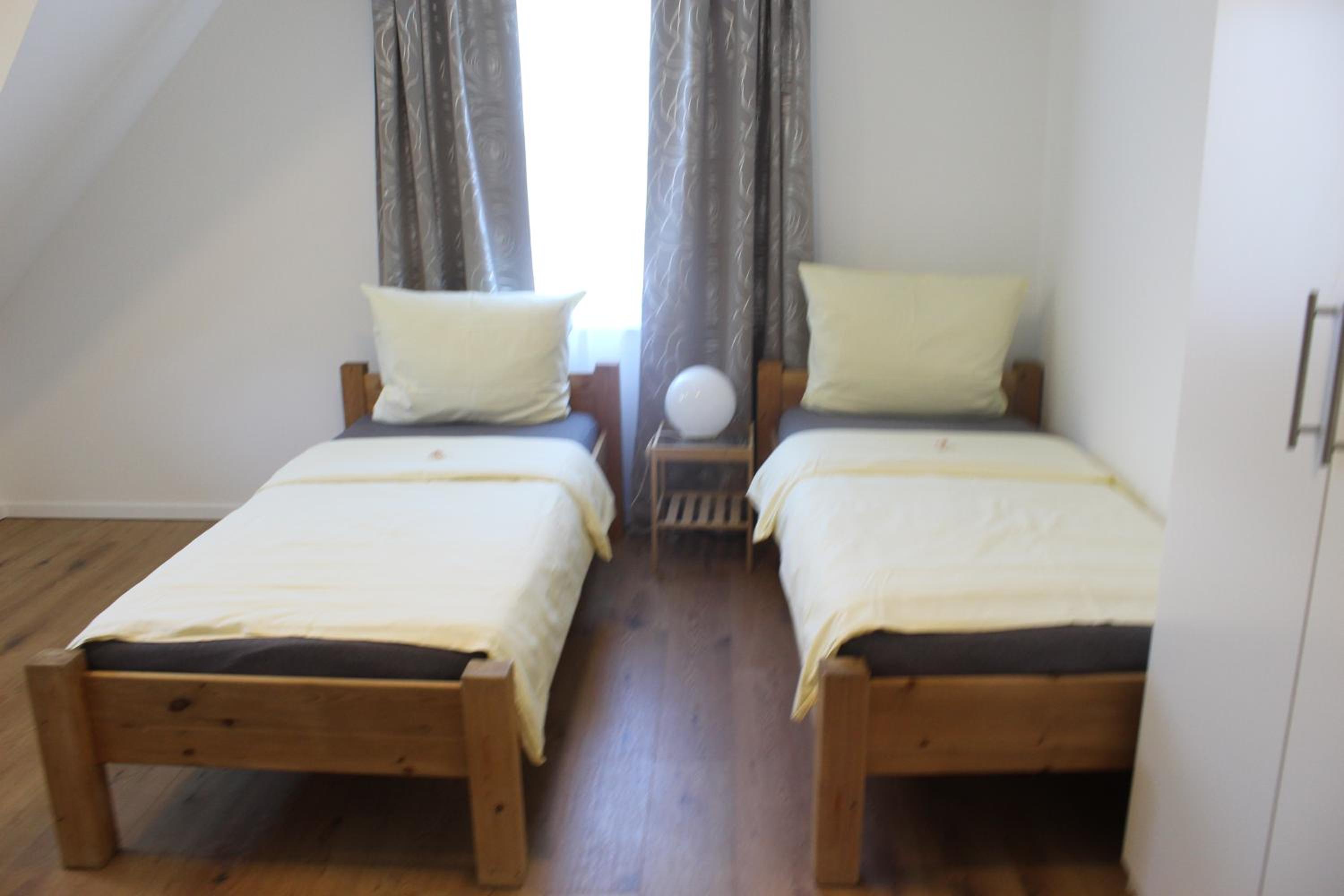 Twin Room with Private Bathroom - Photo 26