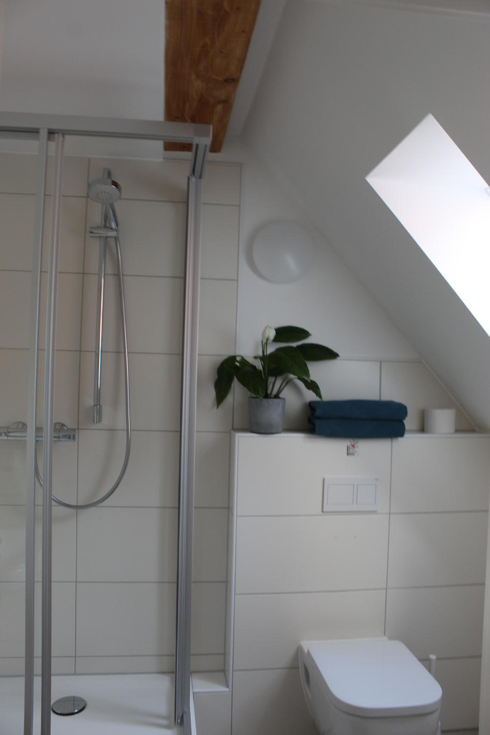 Twin Room with Private Bathroom - Photo 7