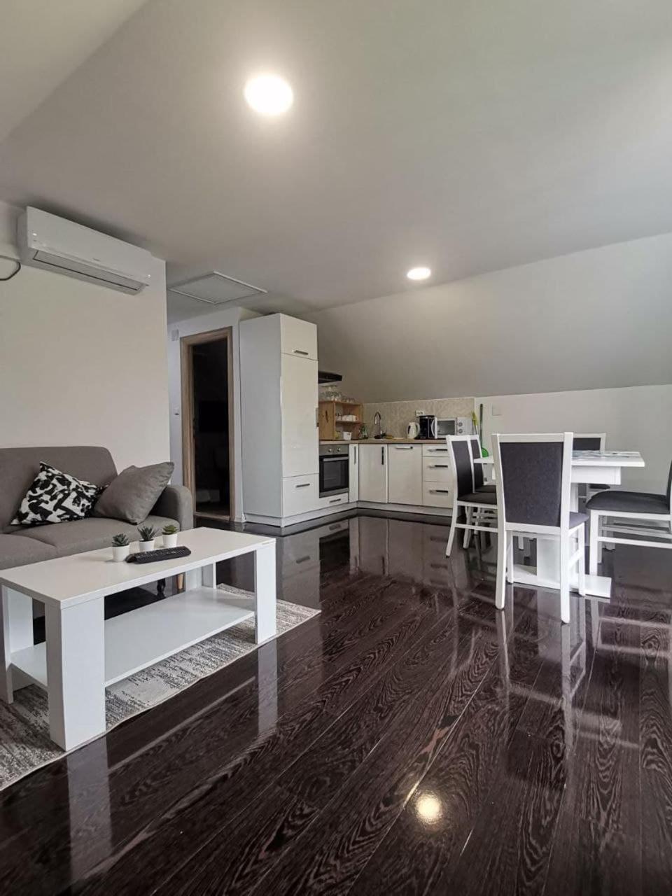 Three-Bedroom Apartment - Photo 24