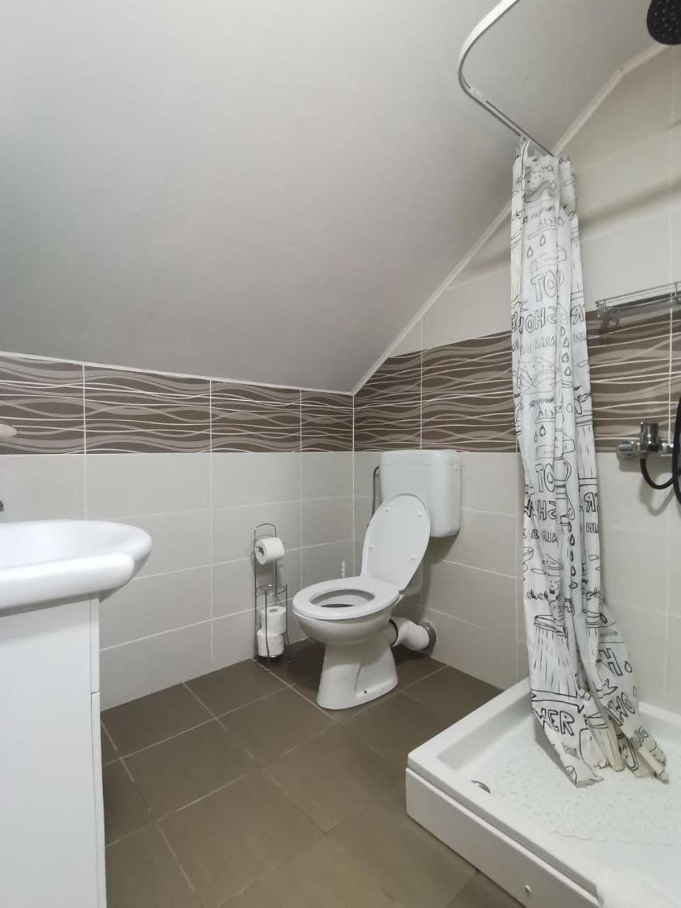 Three-Bedroom Apartment - Photo 26