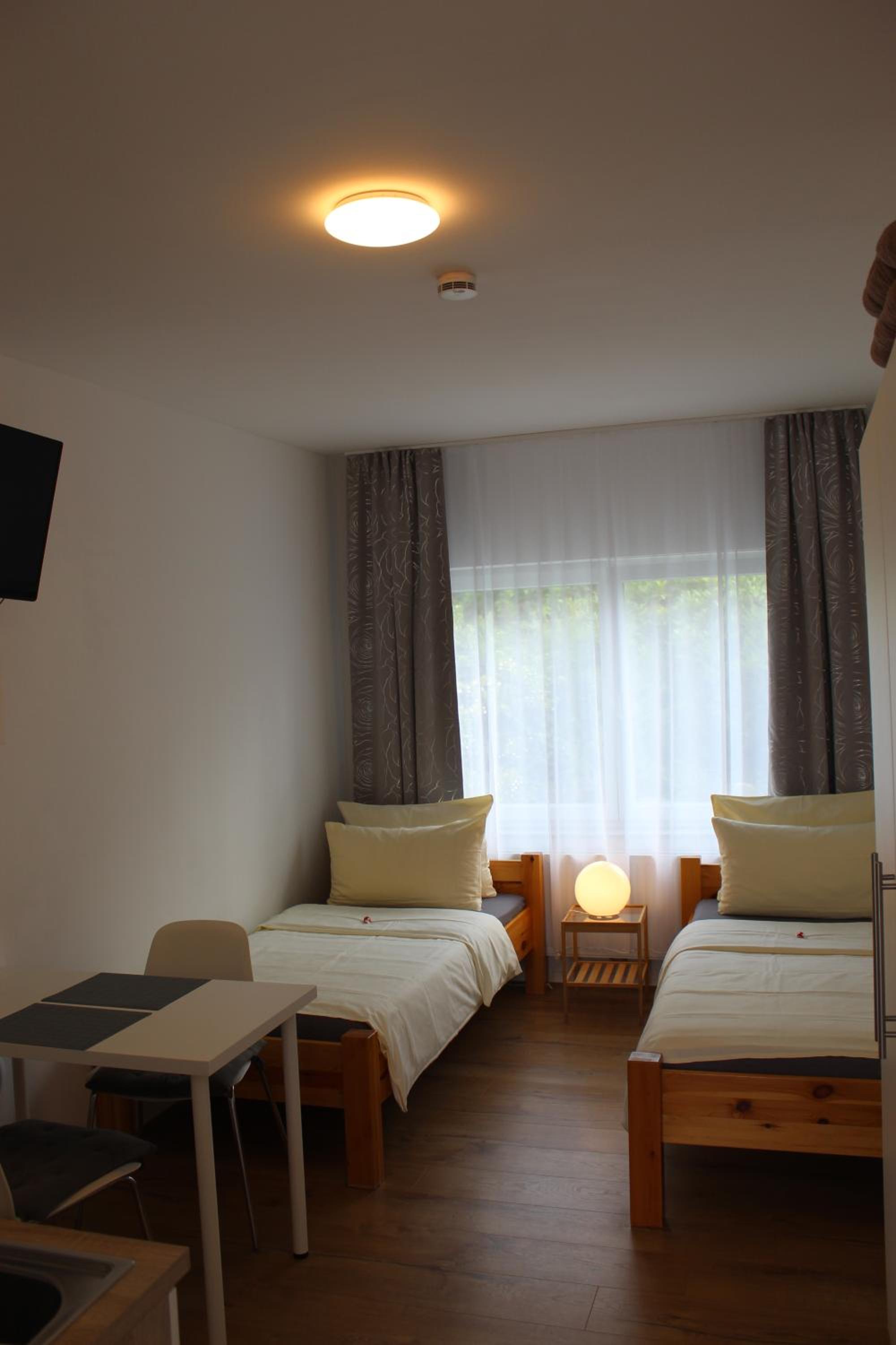 Twin Room with Private Bathroom - Photo 18