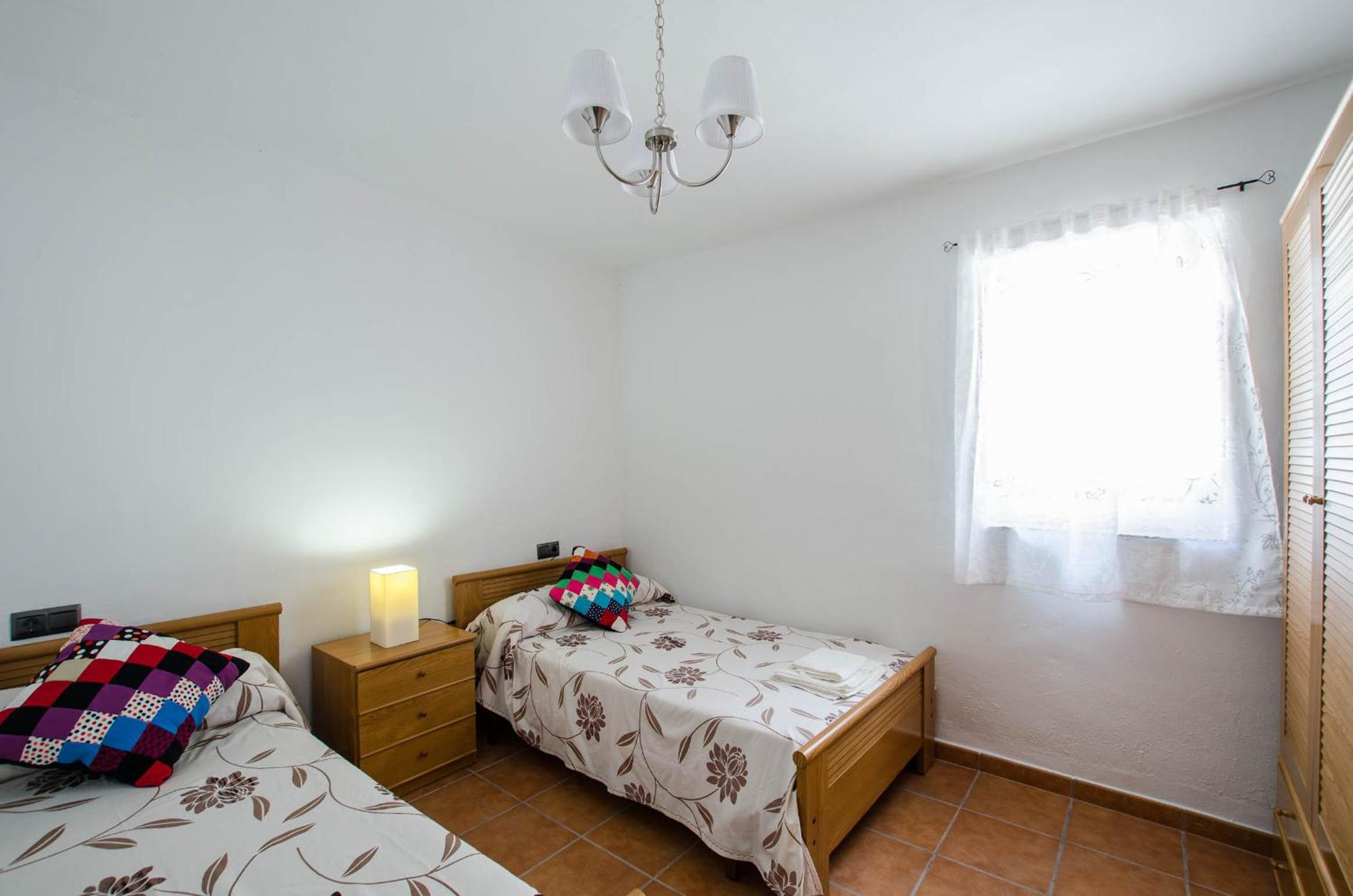 Seven-Bedroom House photo 2