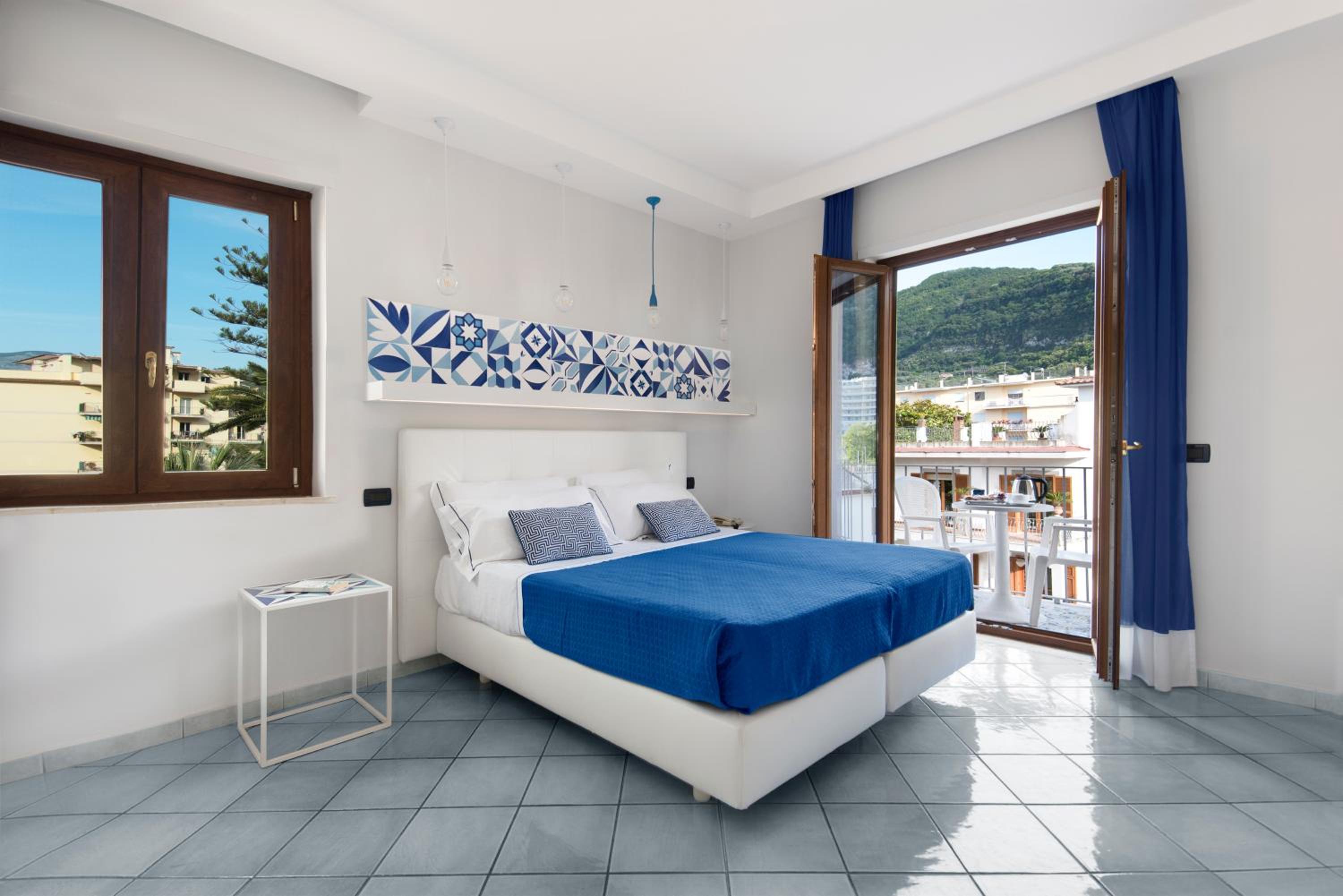 Double Room with Balcony - Photo 1