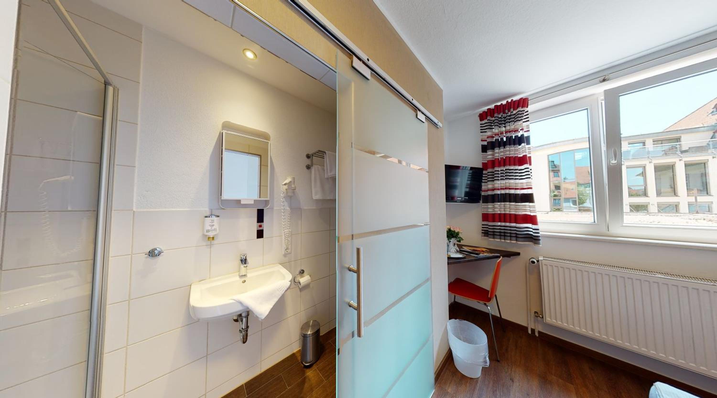 Standard Double Room - Photo 13