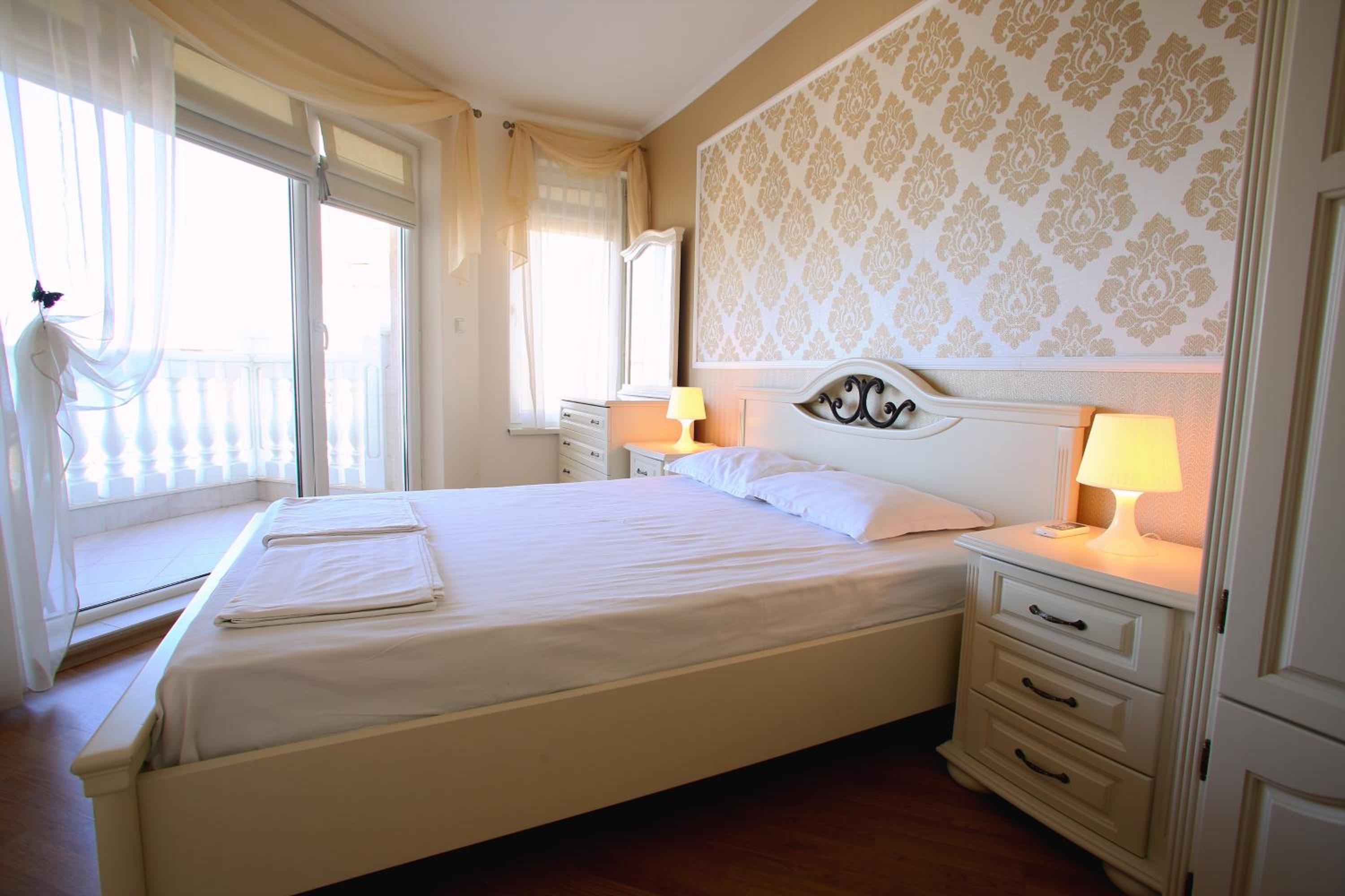 One-Bedroom Apartment with Balcony and Partial Sea View photo 1