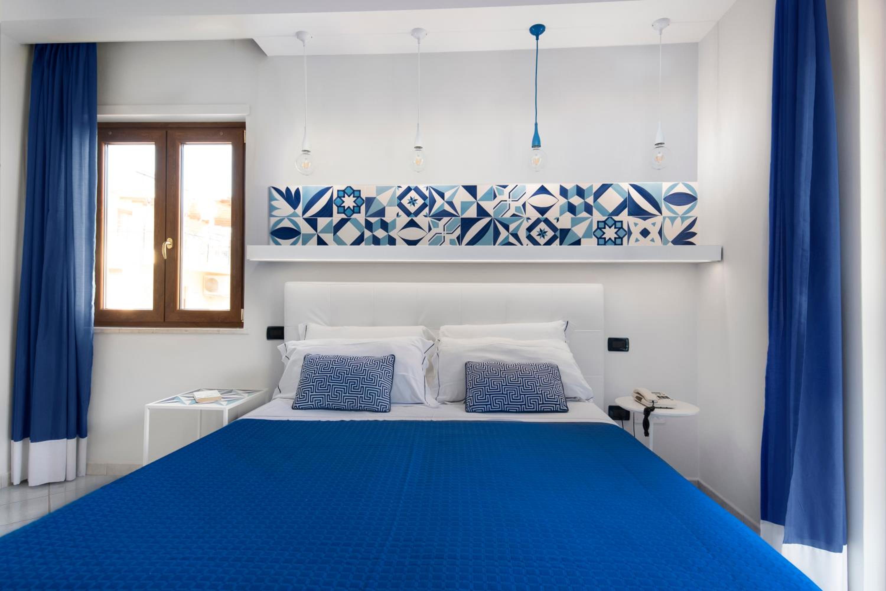 Double Room with Balcony - Photo 4