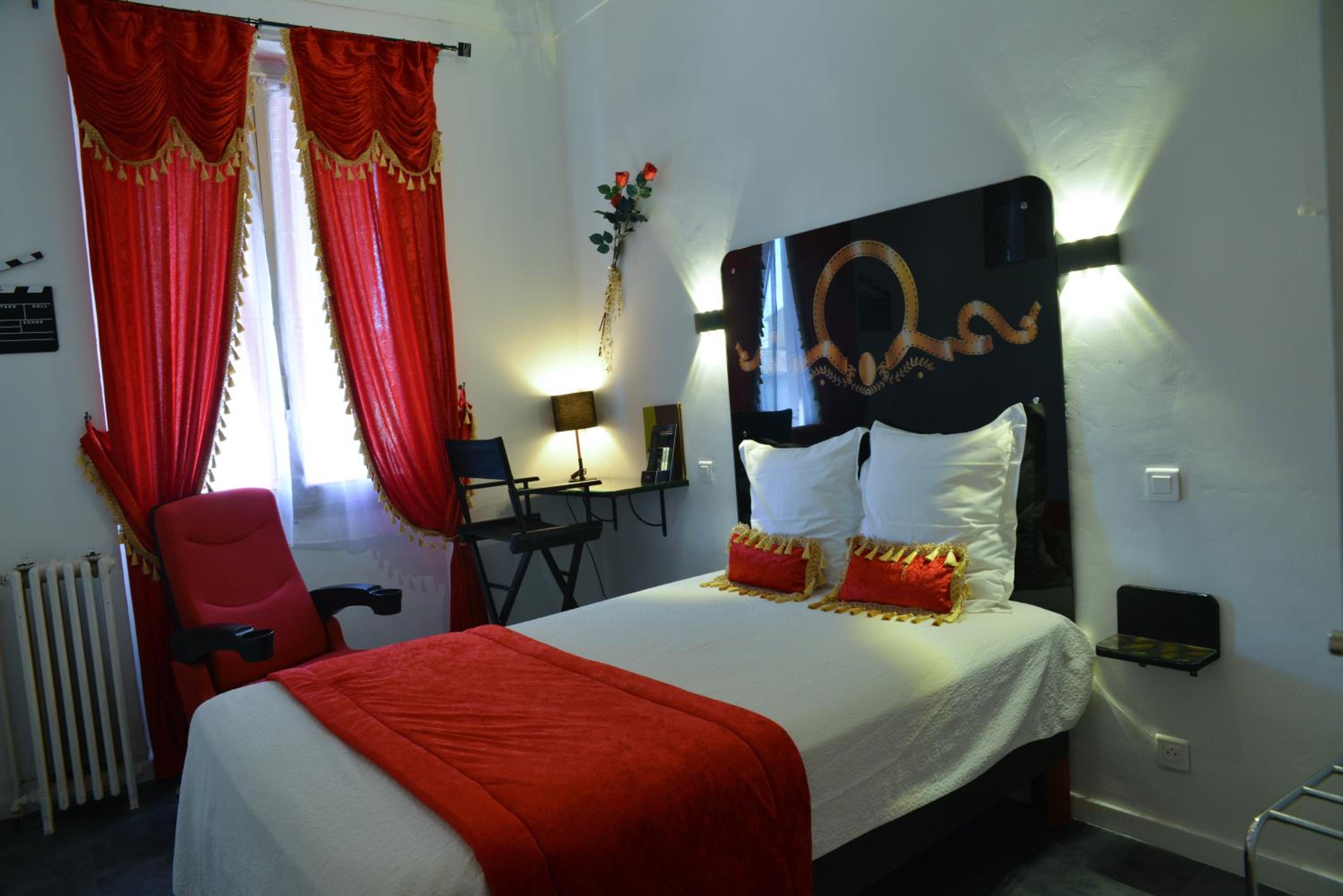 Standard Double Room - Photo 13