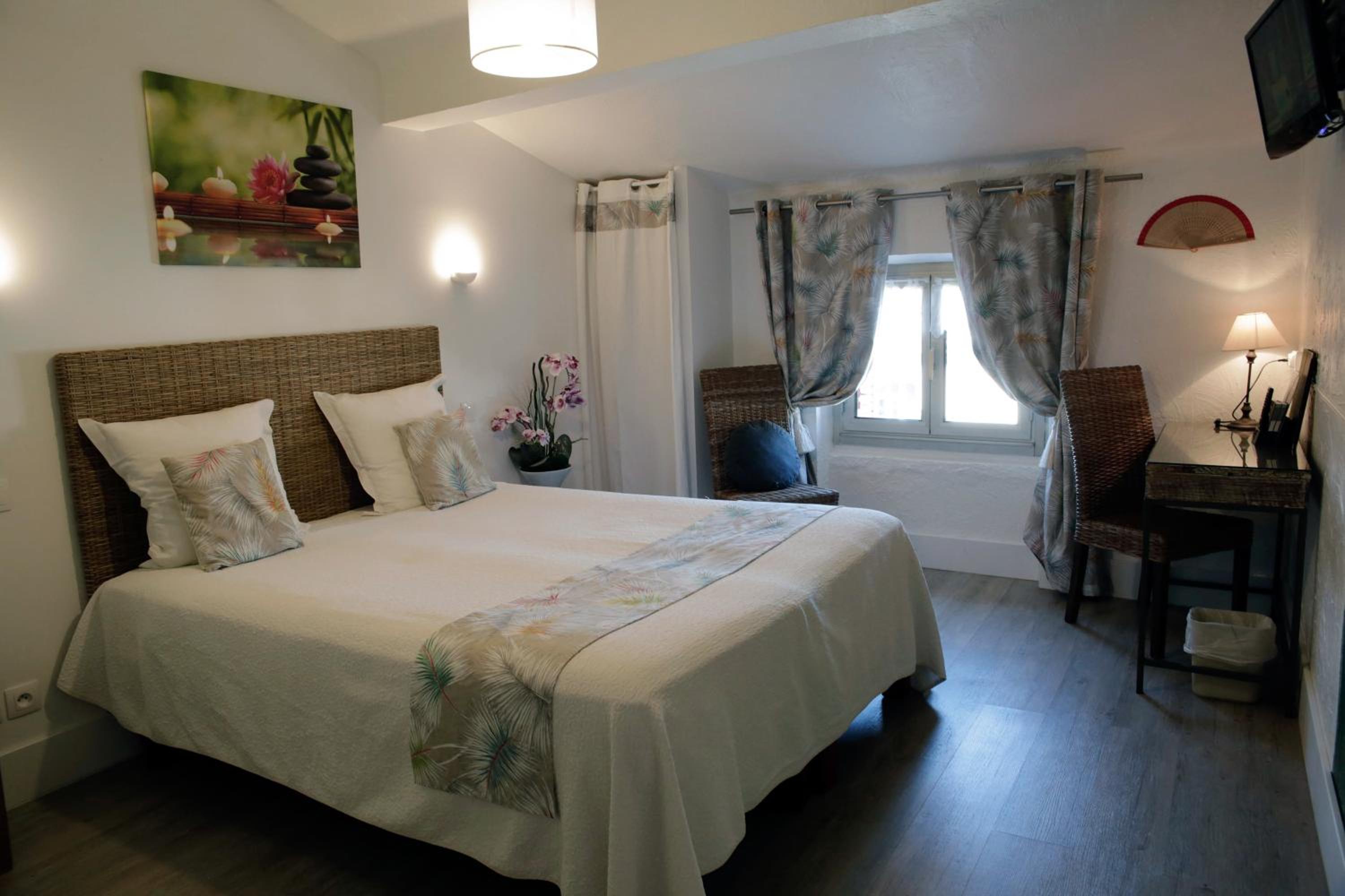 Standard Double Room - Photo 6