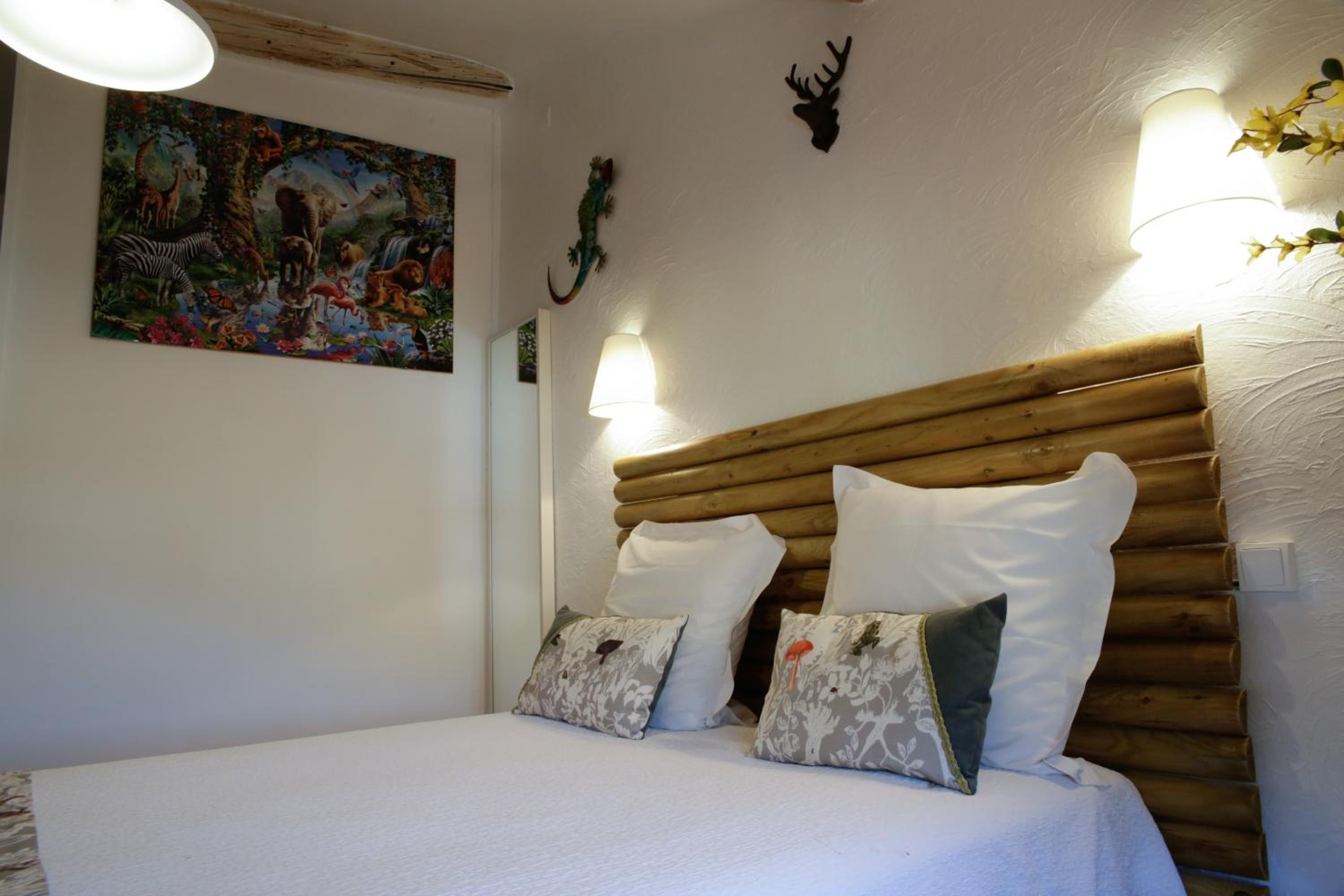Standard Double Room - Photo 7