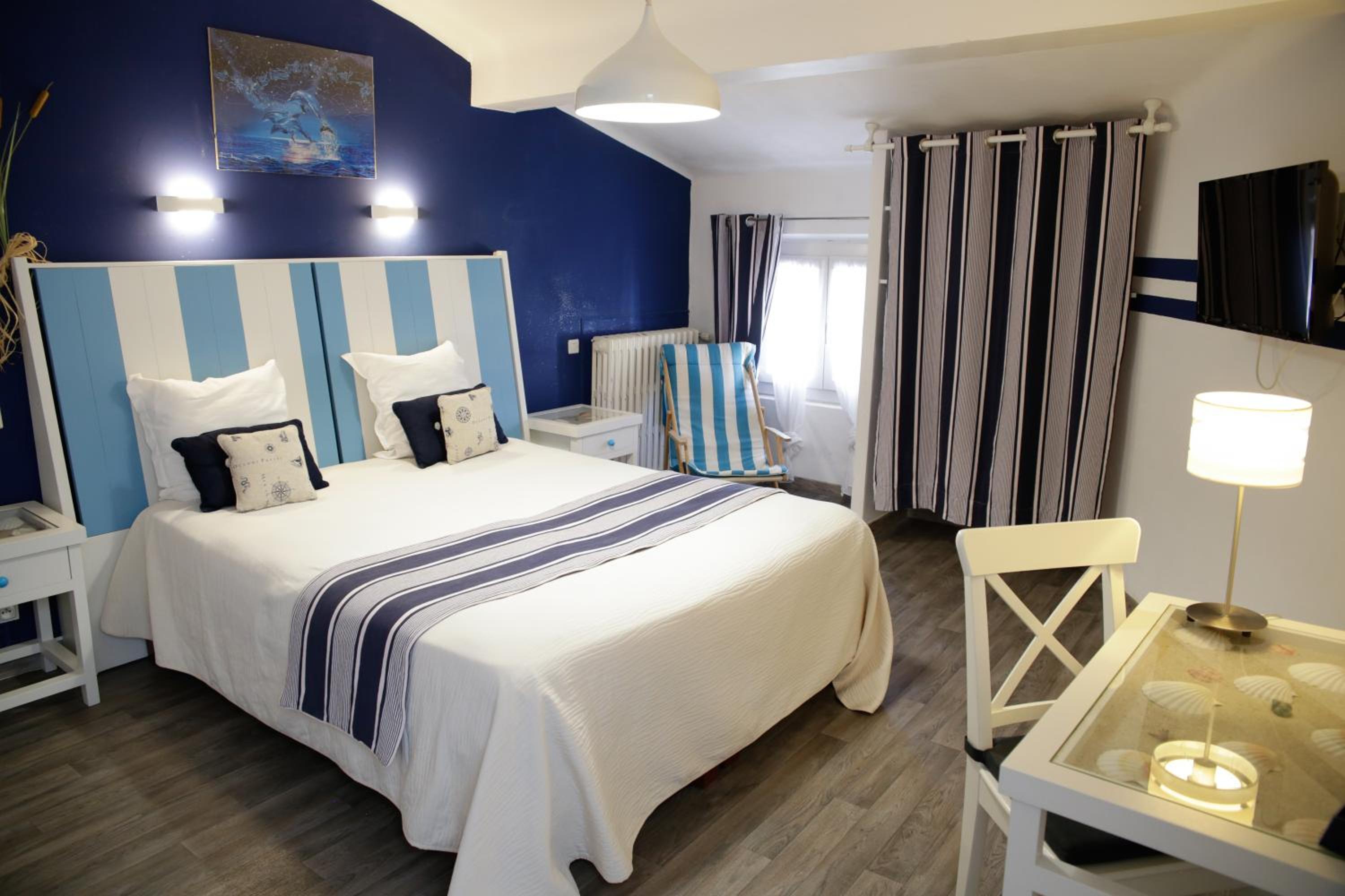 Standard Double Room - Photo 8