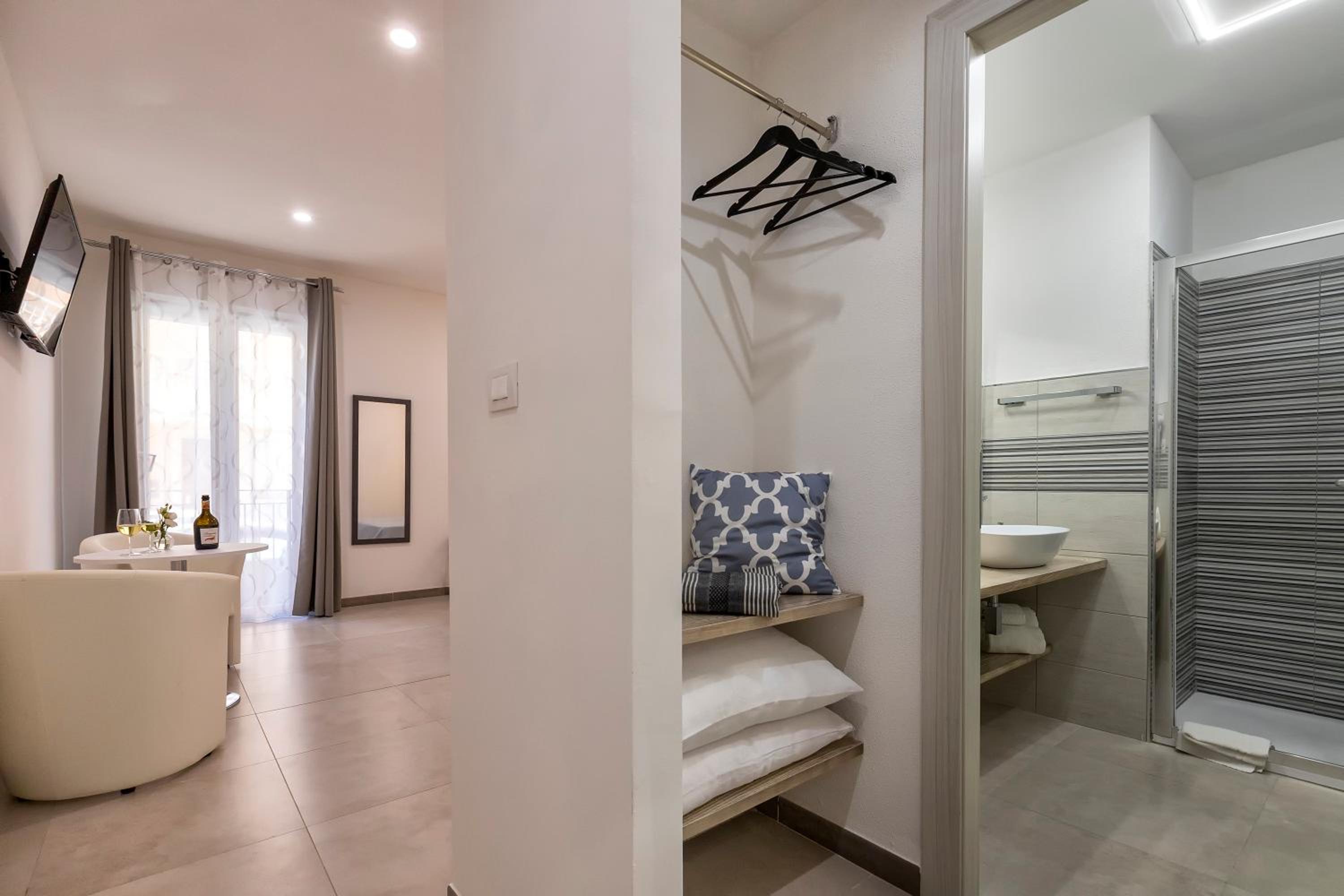 Superior Deluxe Double or Twin Room  photo 3