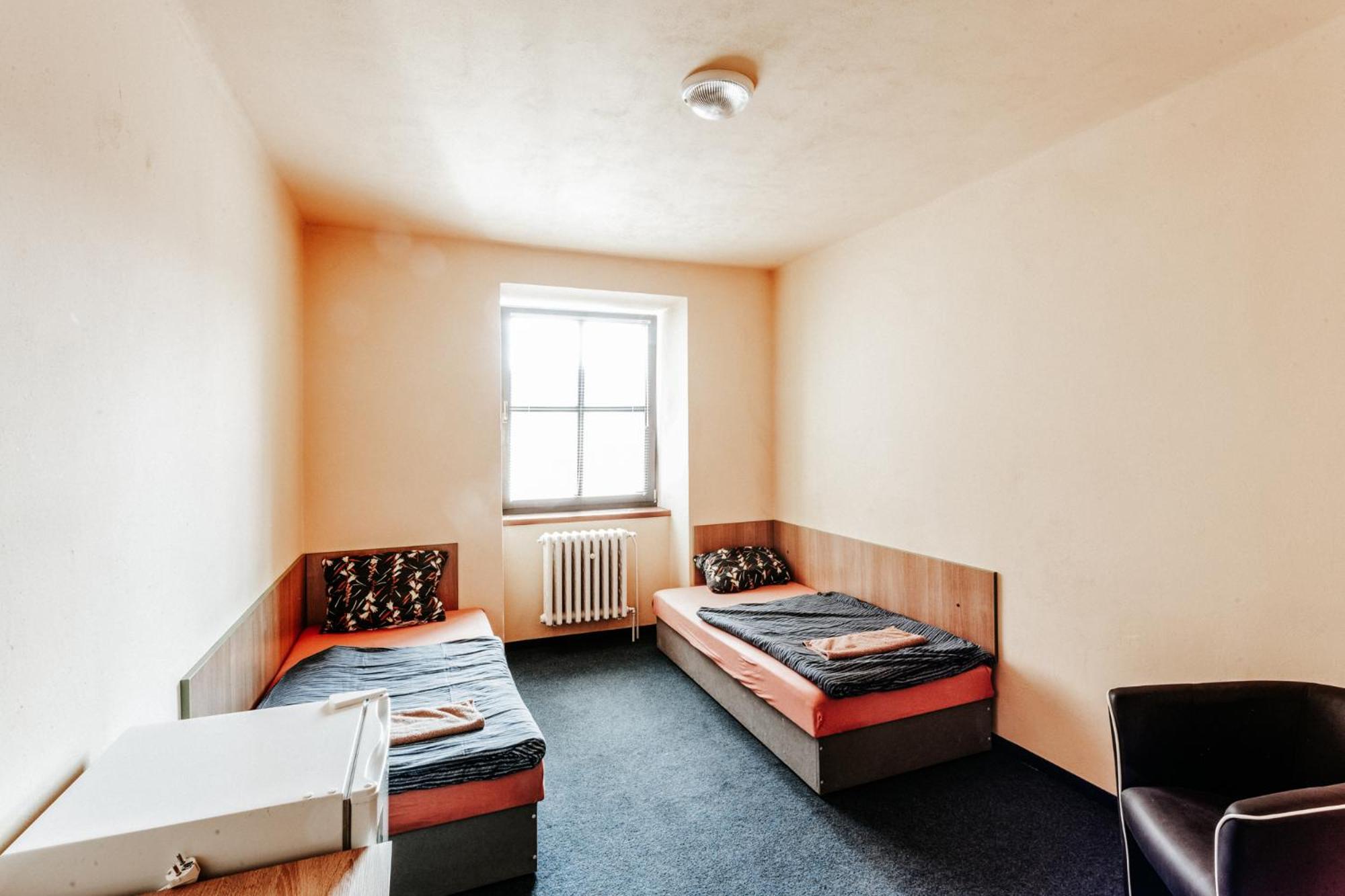 Twin Room - Photo 12