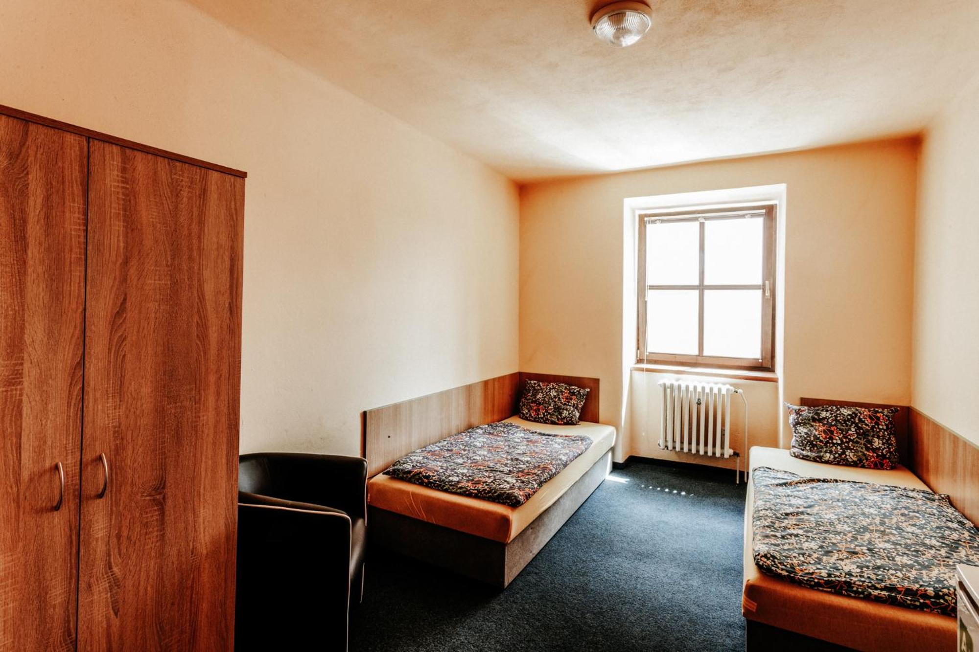 Twin Room - Photo 2